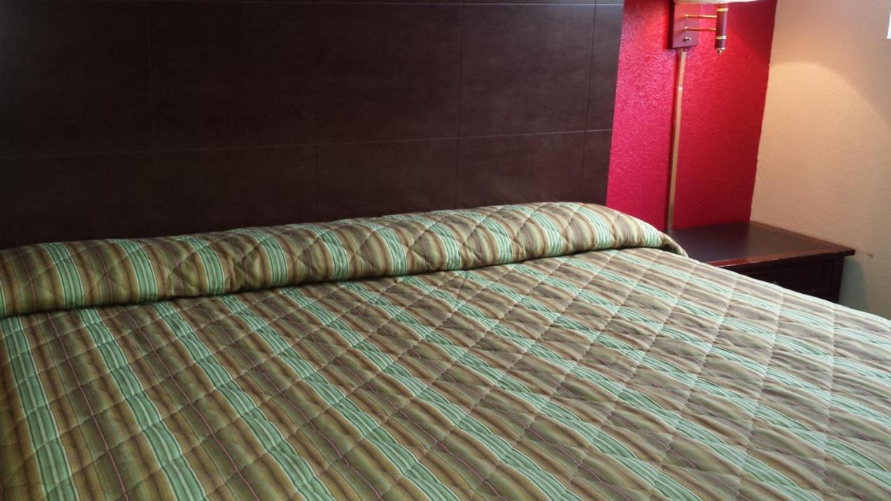 Hallmark Motel photo 3