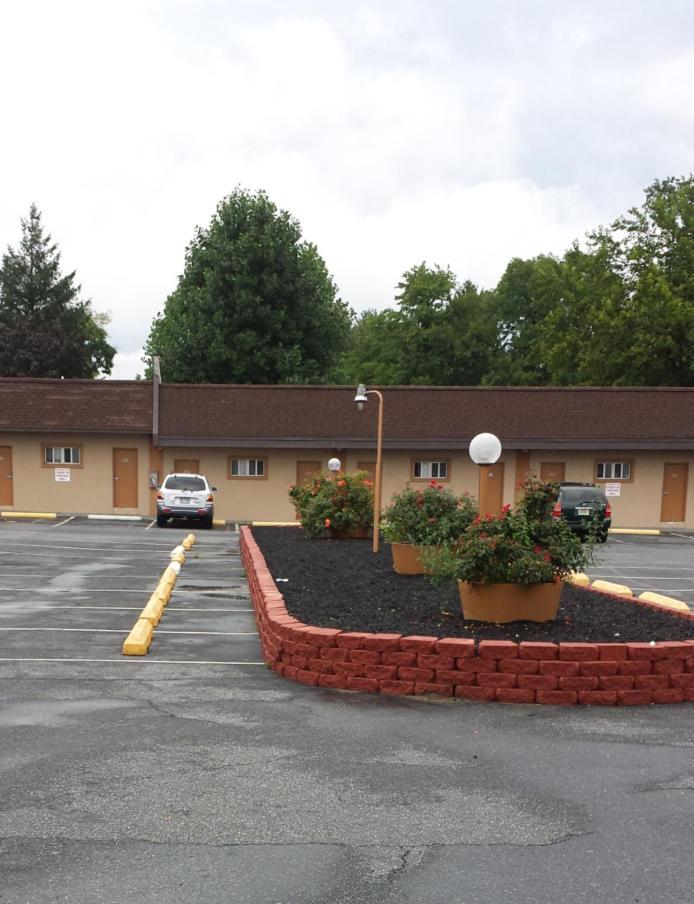 Hallmark Motel photo 5