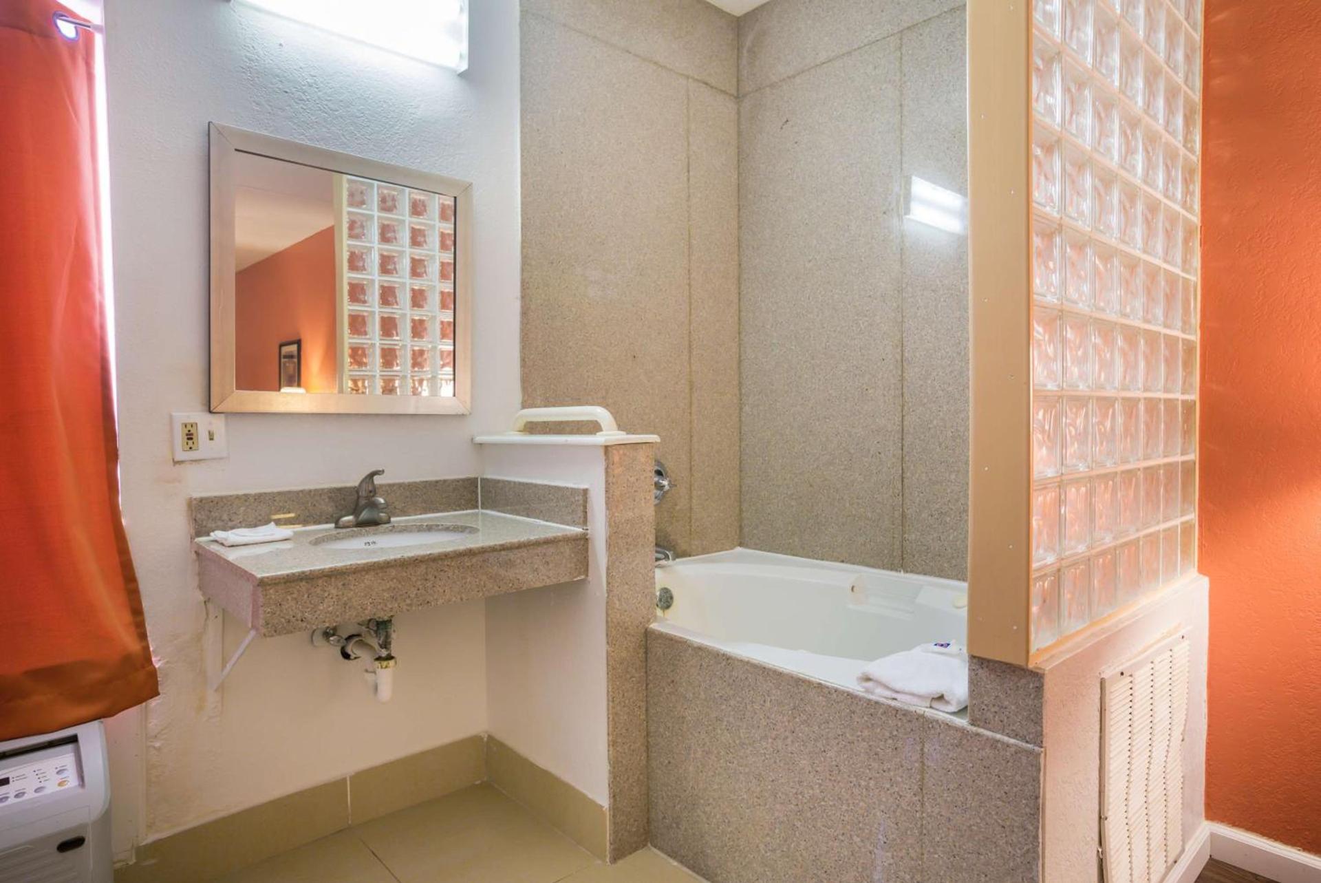 Budgetel Inns & Suites - Atlanta Galleria Stadium photo 17