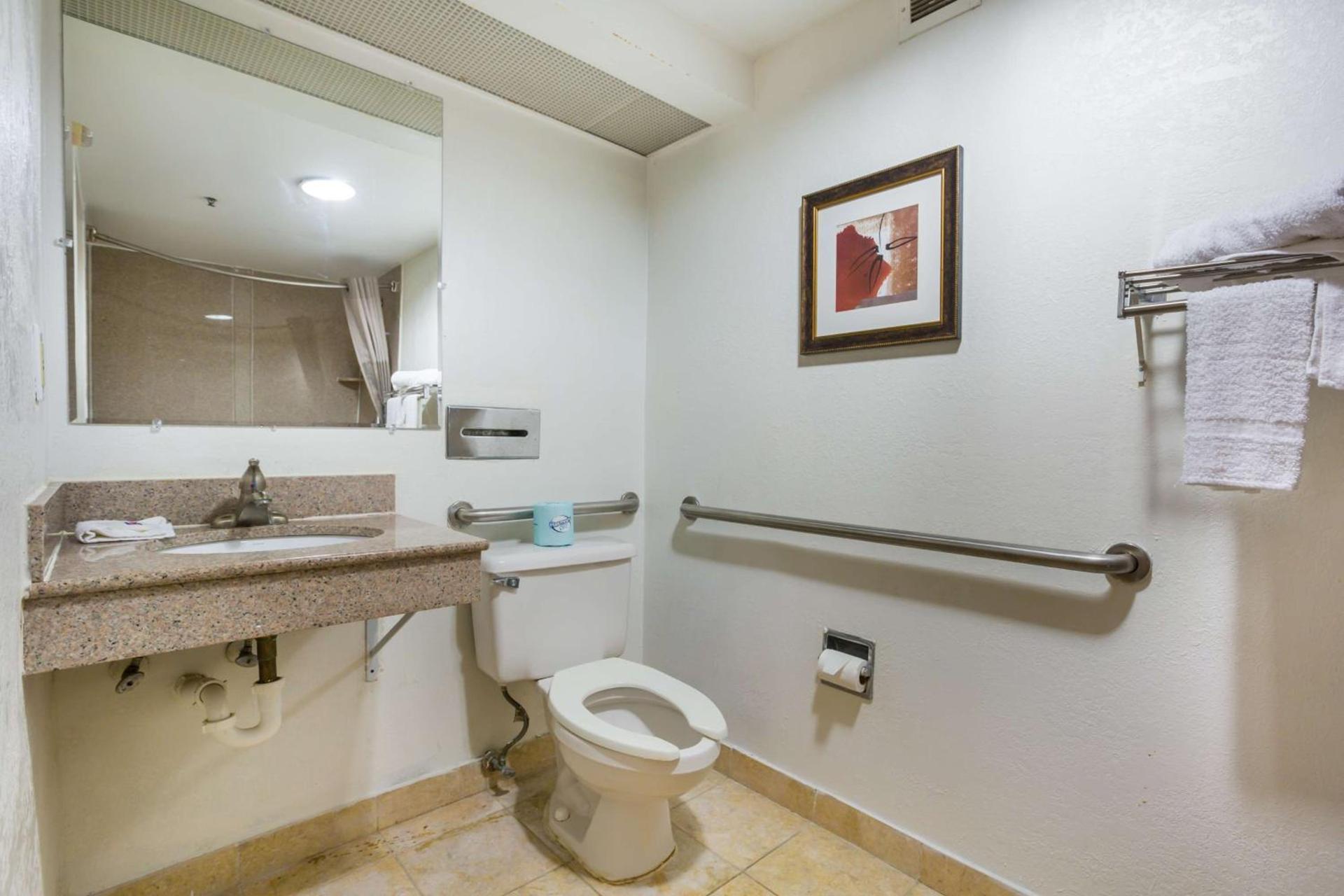 Budgetel Inns & Suites - Atlanta Galleria Stadium photo 11