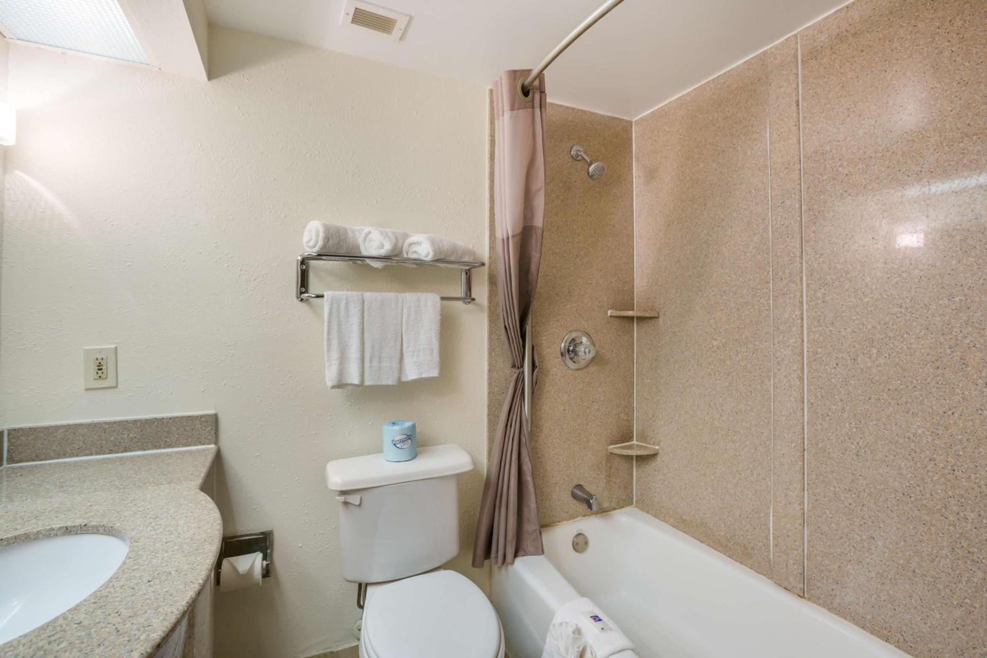 Budgetel Inns & Suites - Atlanta Galleria Stadium photo 10
