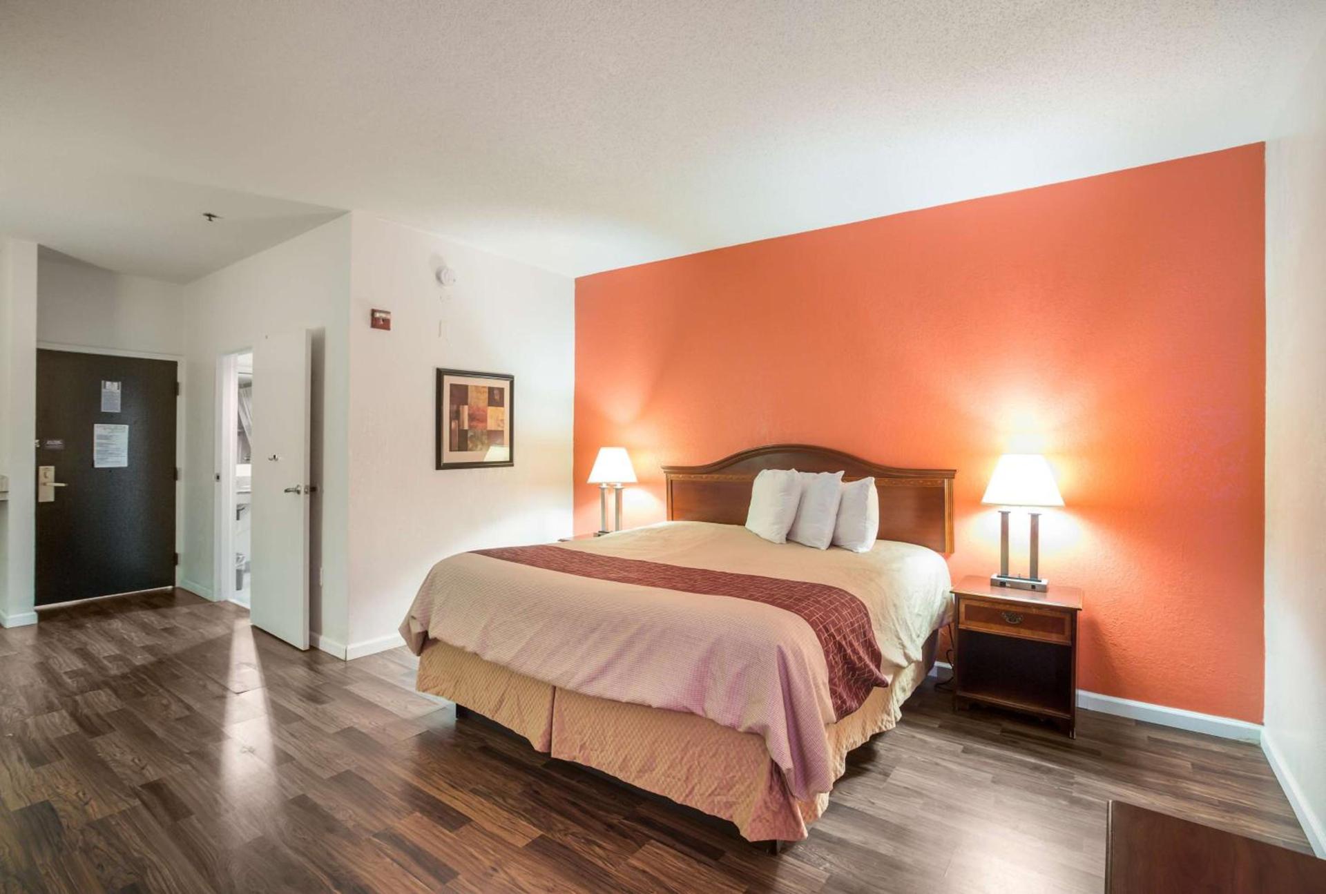 Budgetel Inns & Suites - Atlanta Galleria Stadium photo 8