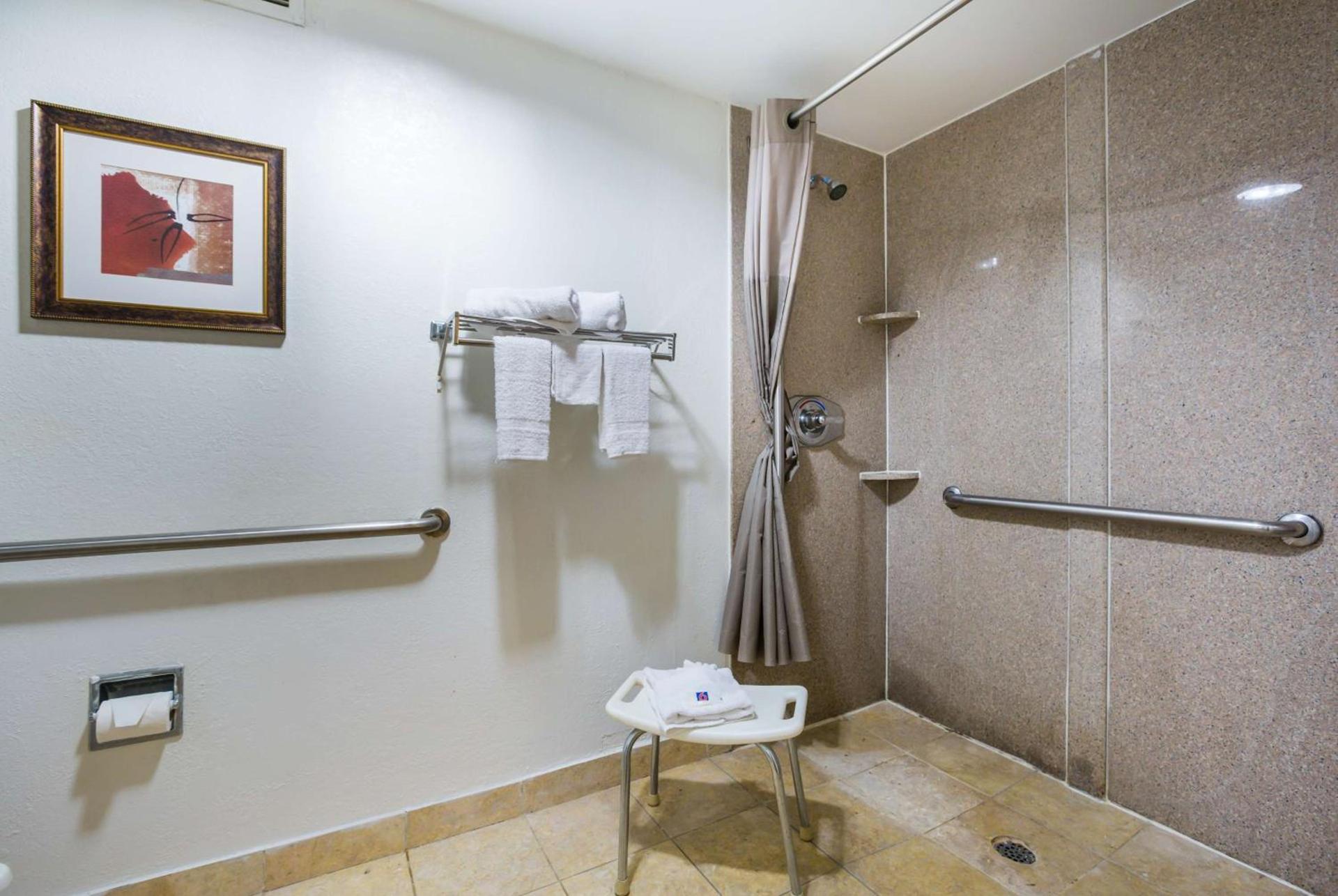 Budgetel Inns & Suites - Atlanta Galleria Stadium photo 7