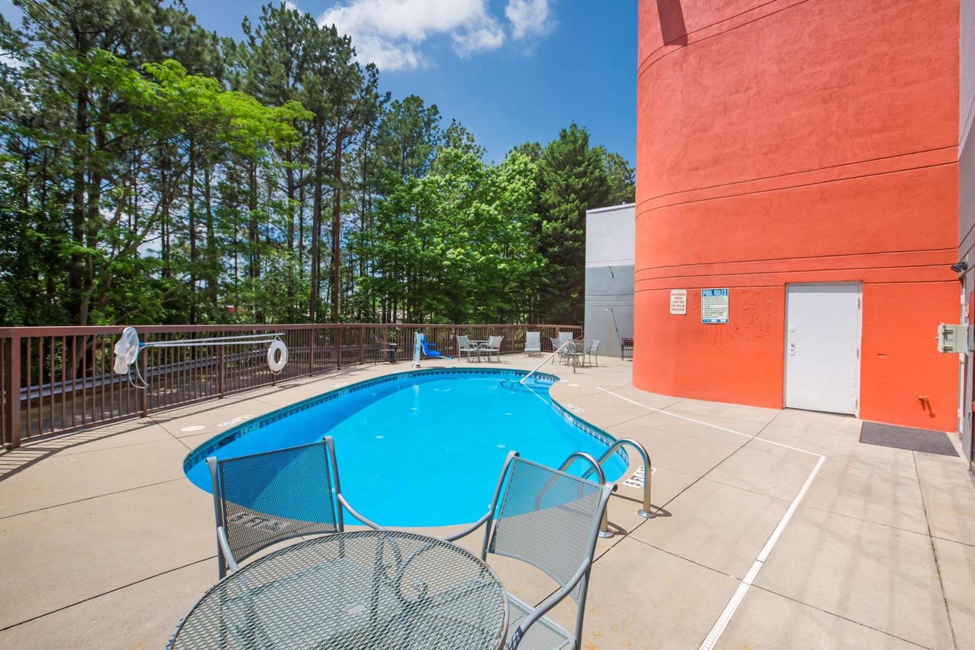 Budgetel Inns & Suites - Atlanta Galleria Stadium photo 6