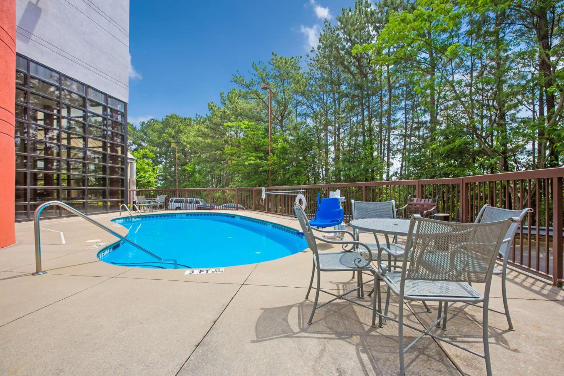 Budgetel Inns & Suites - Atlanta Galleria Stadium photo 5