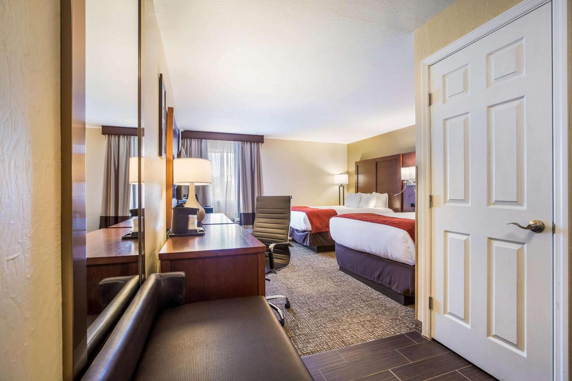 Comfort Inn & Suites Fairborn near Wright Patterson AFB photo 2