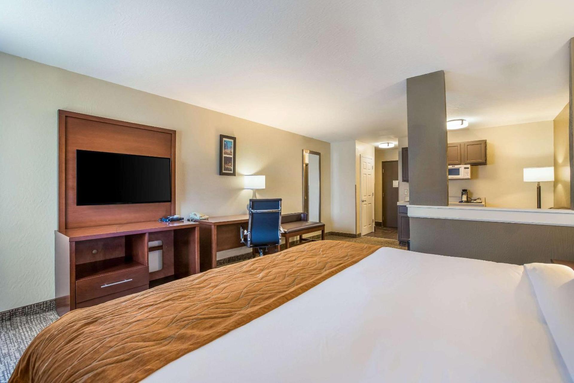Comfort Inn & Suites Fairborn near Wright Patterson AFB photo 60