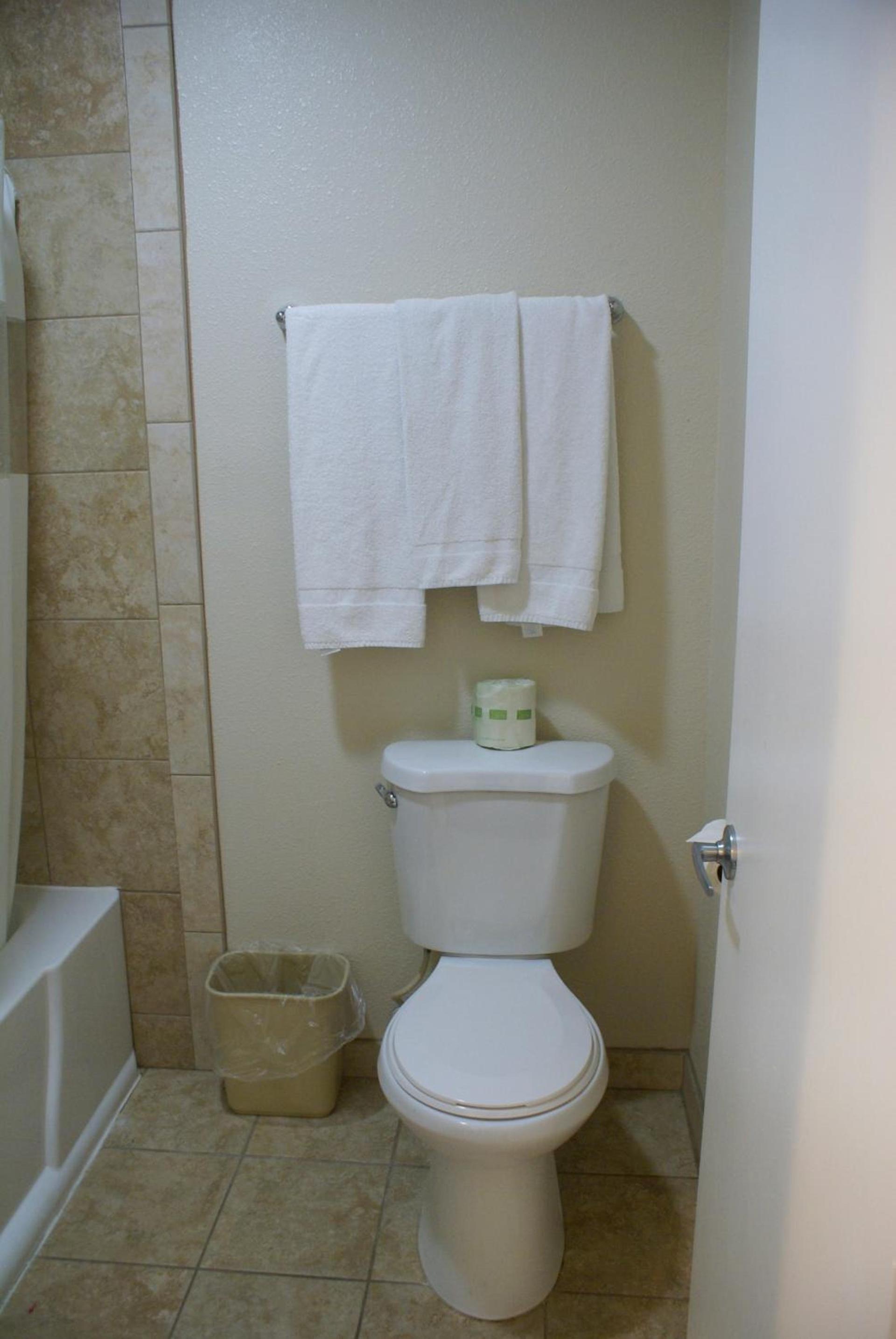 Queens Inn Anaheim photo 20
