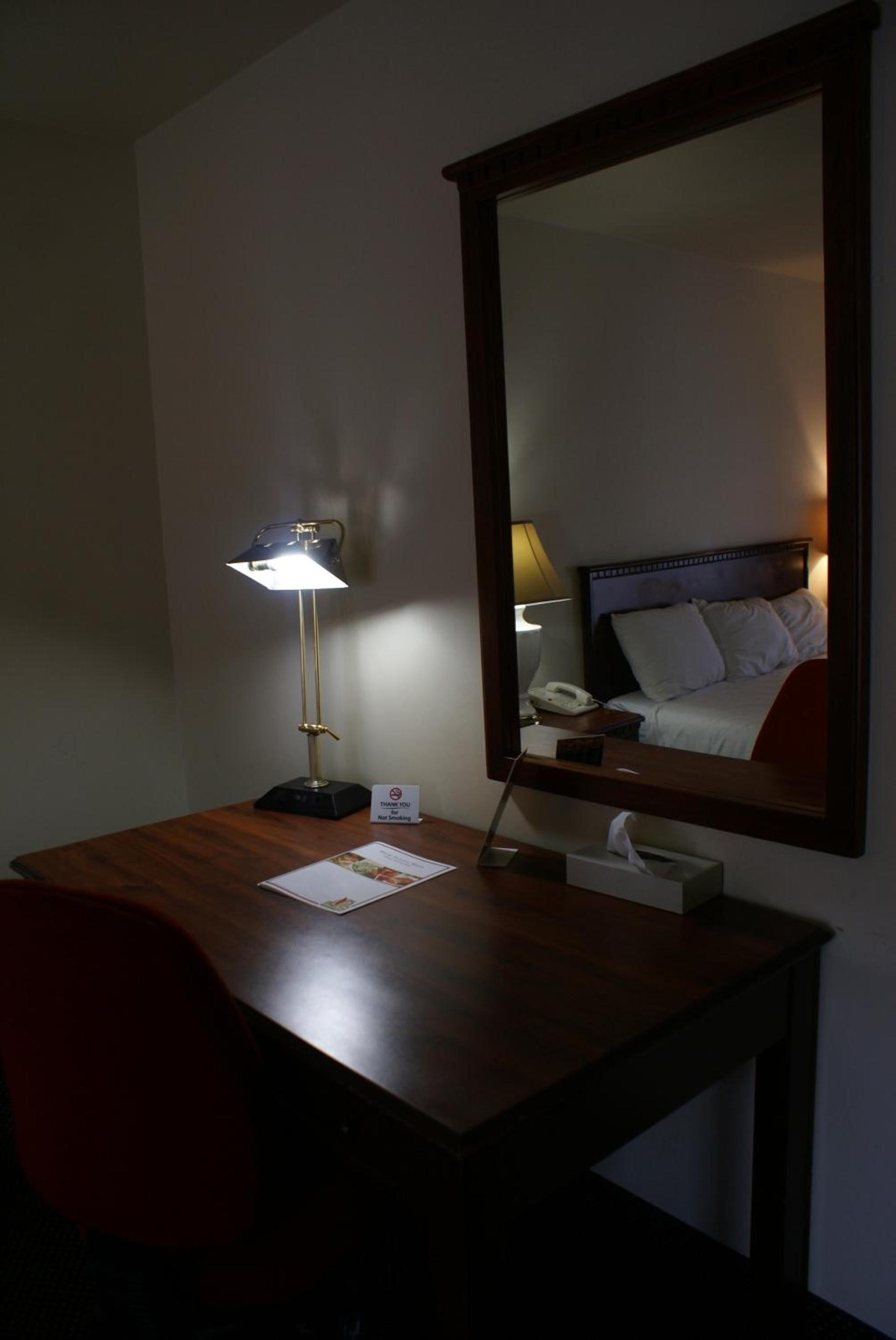 Queens Inn Anaheim photo 23