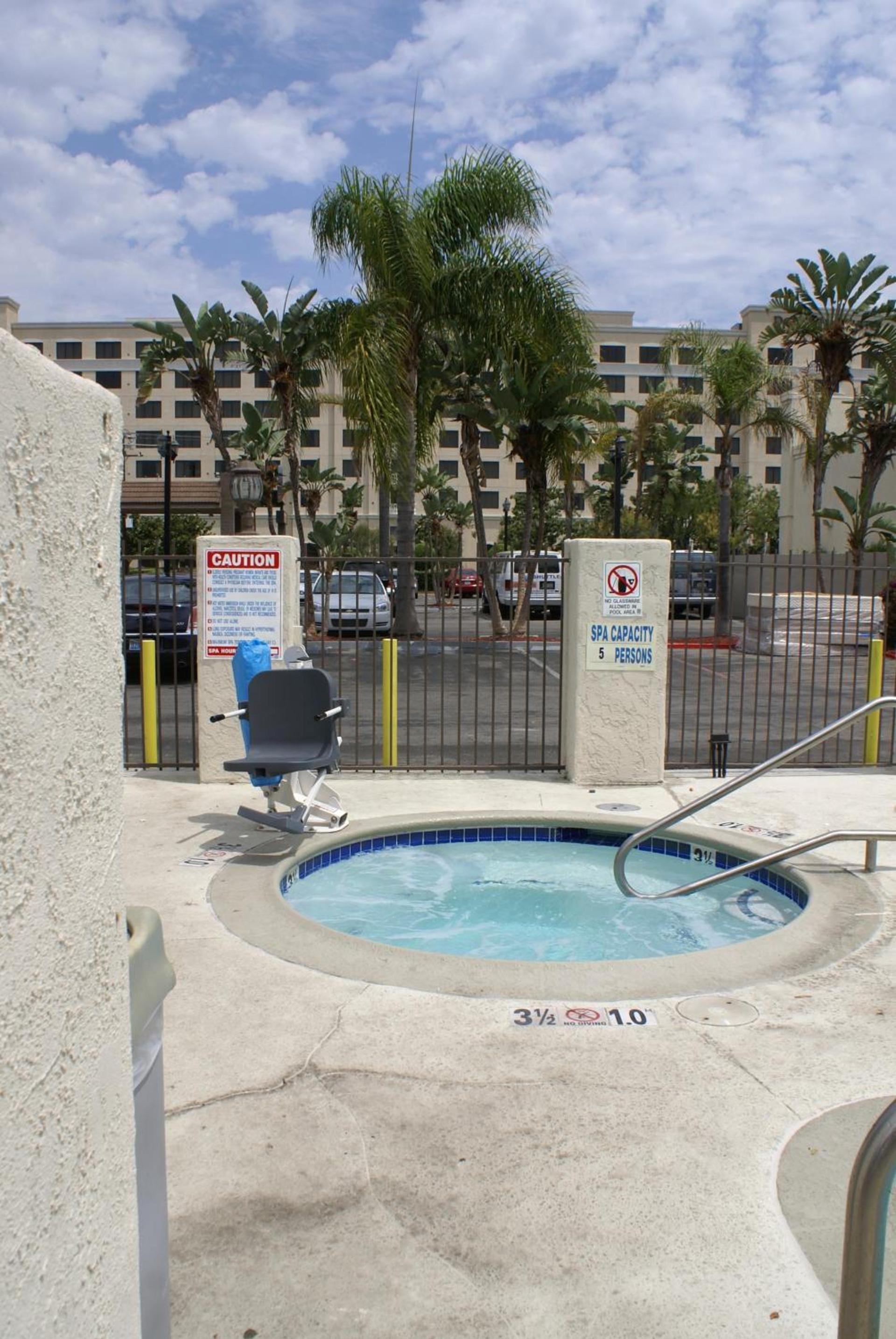 Queens Inn Anaheim photo 31