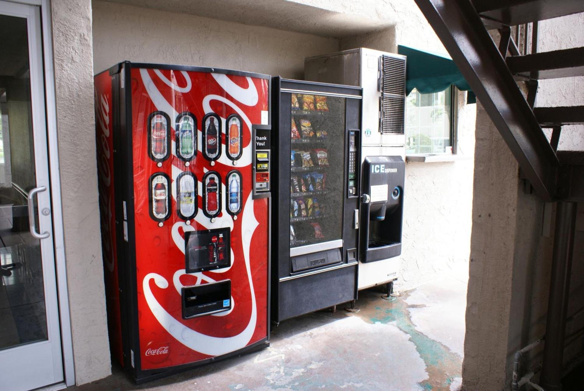 Queens Inn Anaheim photo 34