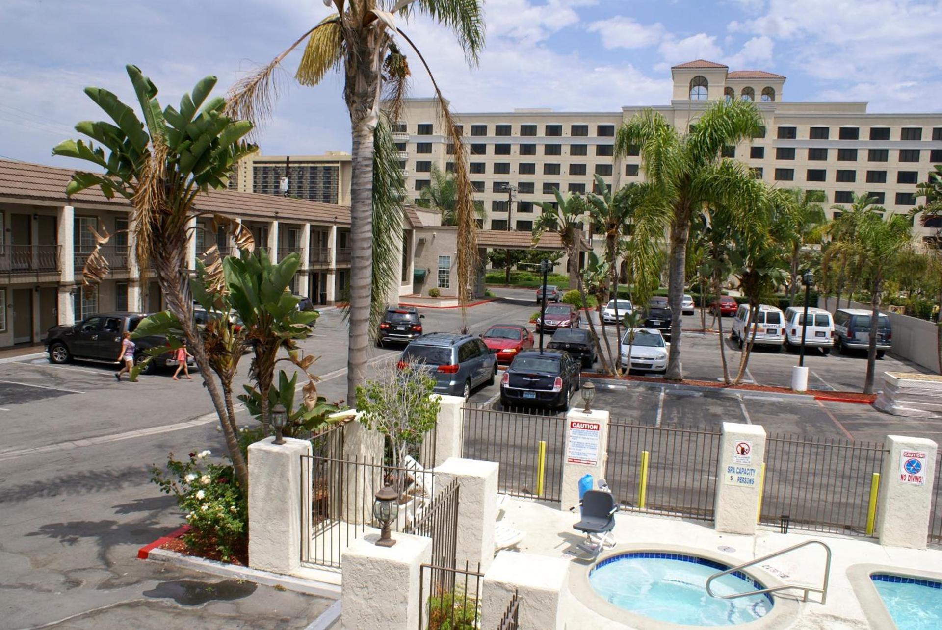 Queens Inn Anaheim photo 25
