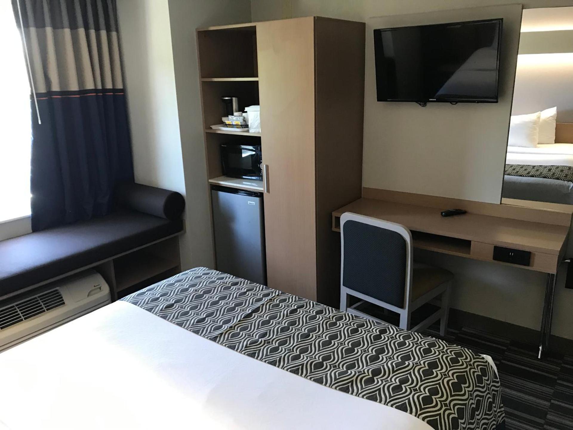 Microtel Inn Suite by Wyndham BWI Airport photo 28