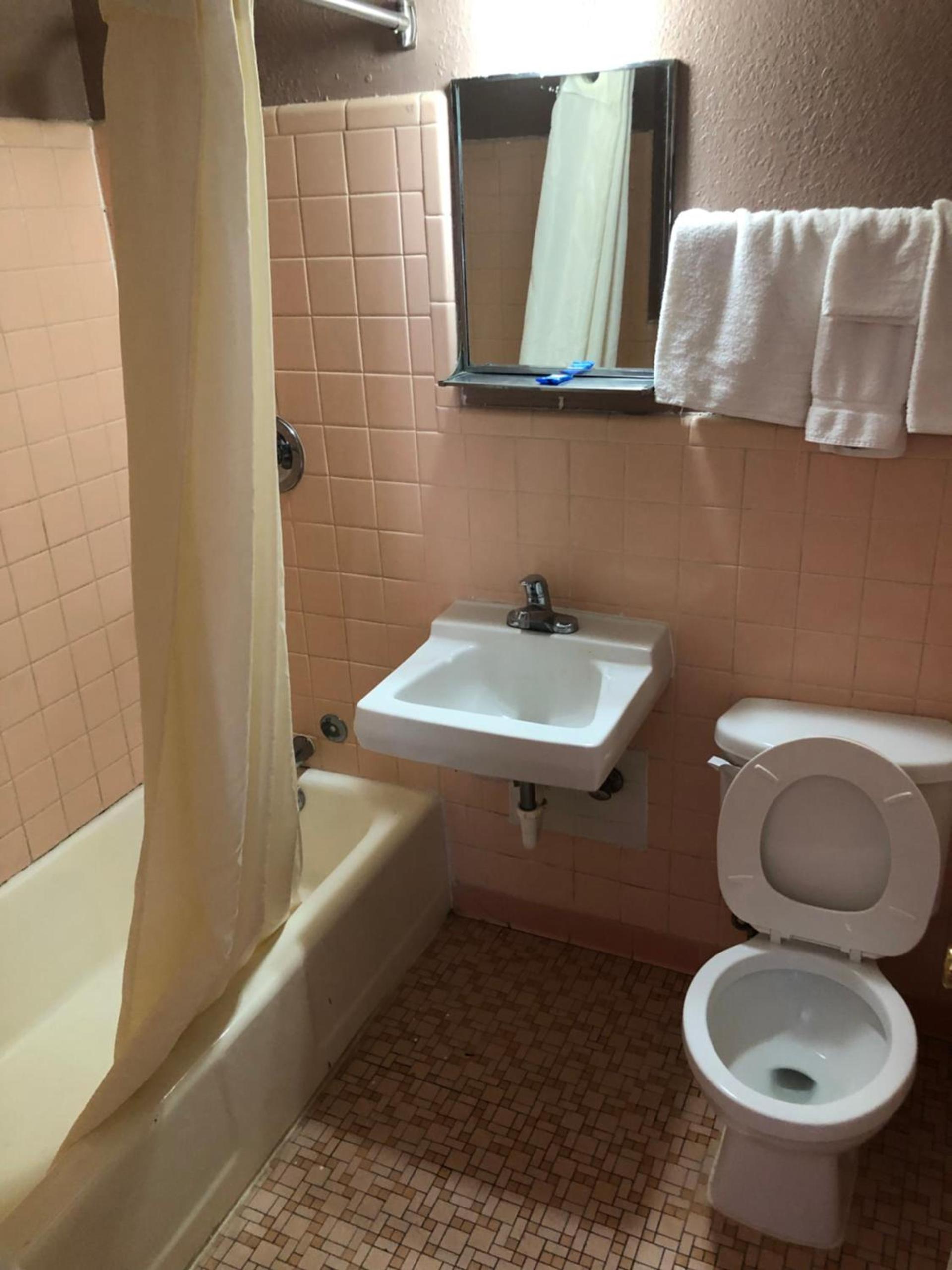 Budget Inn - New Albany photo 13