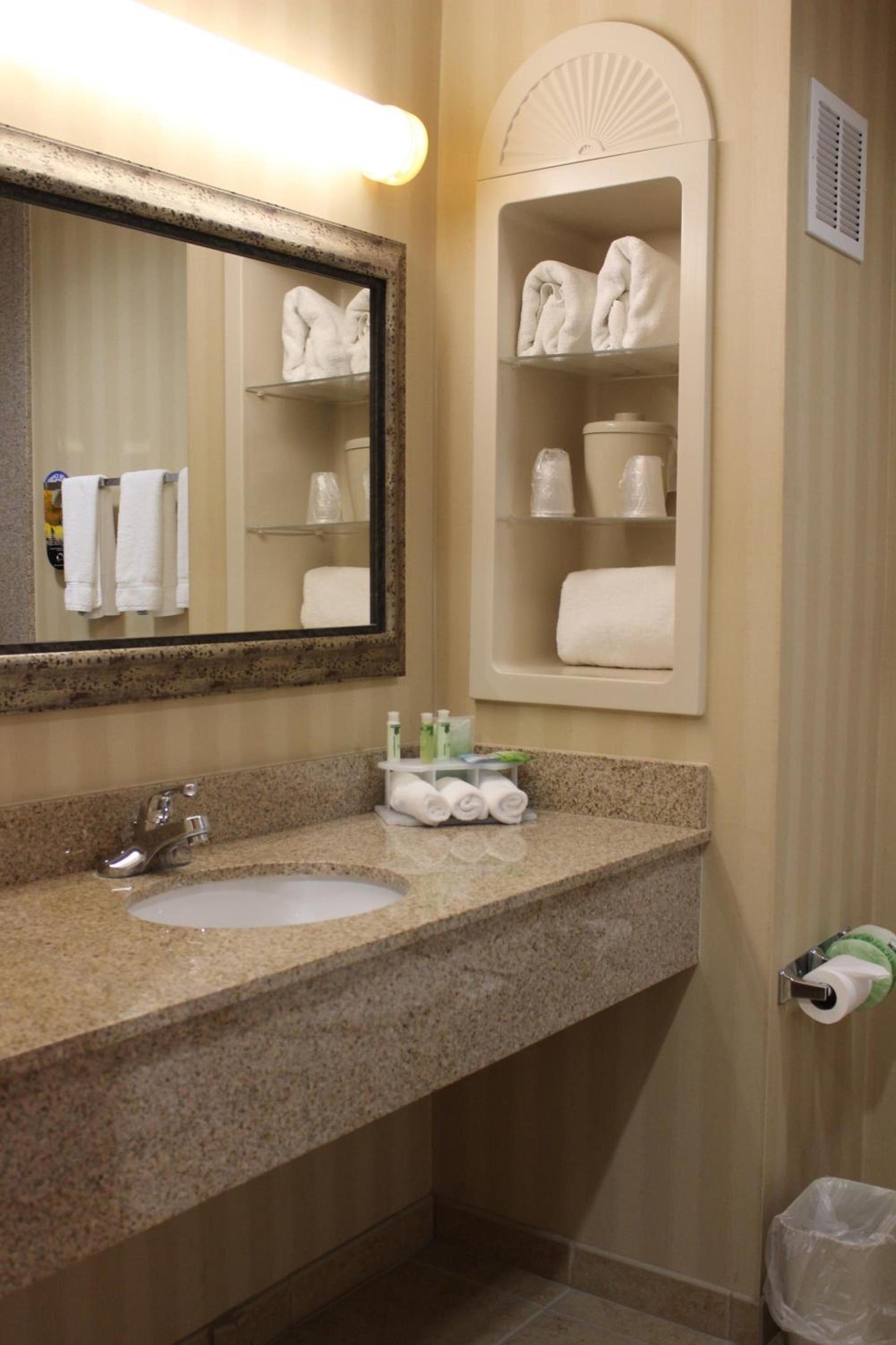 Holiday Inn Express Tehachapi by IHG photo 3