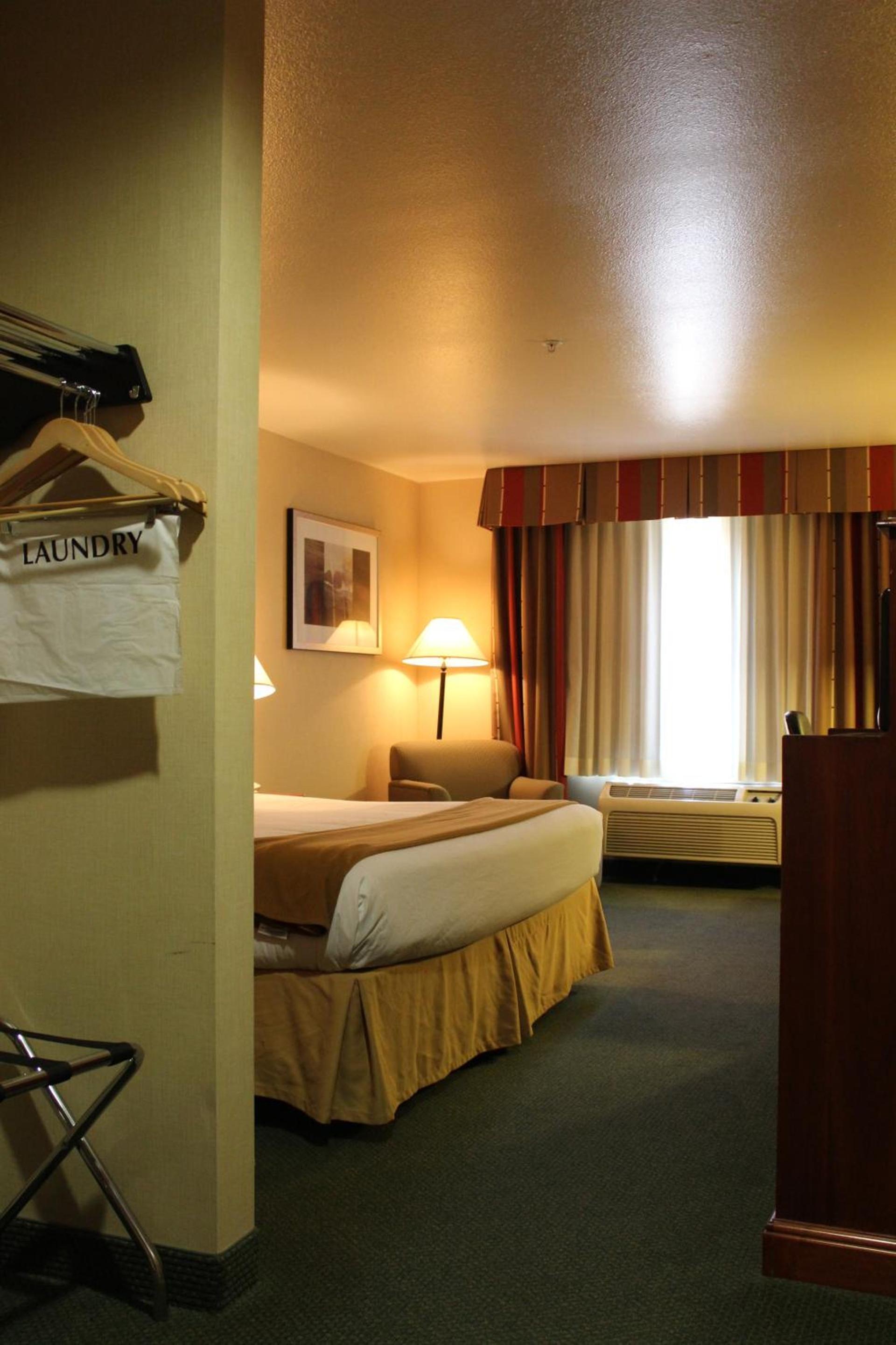 Holiday Inn Express Tehachapi by IHG photo 6