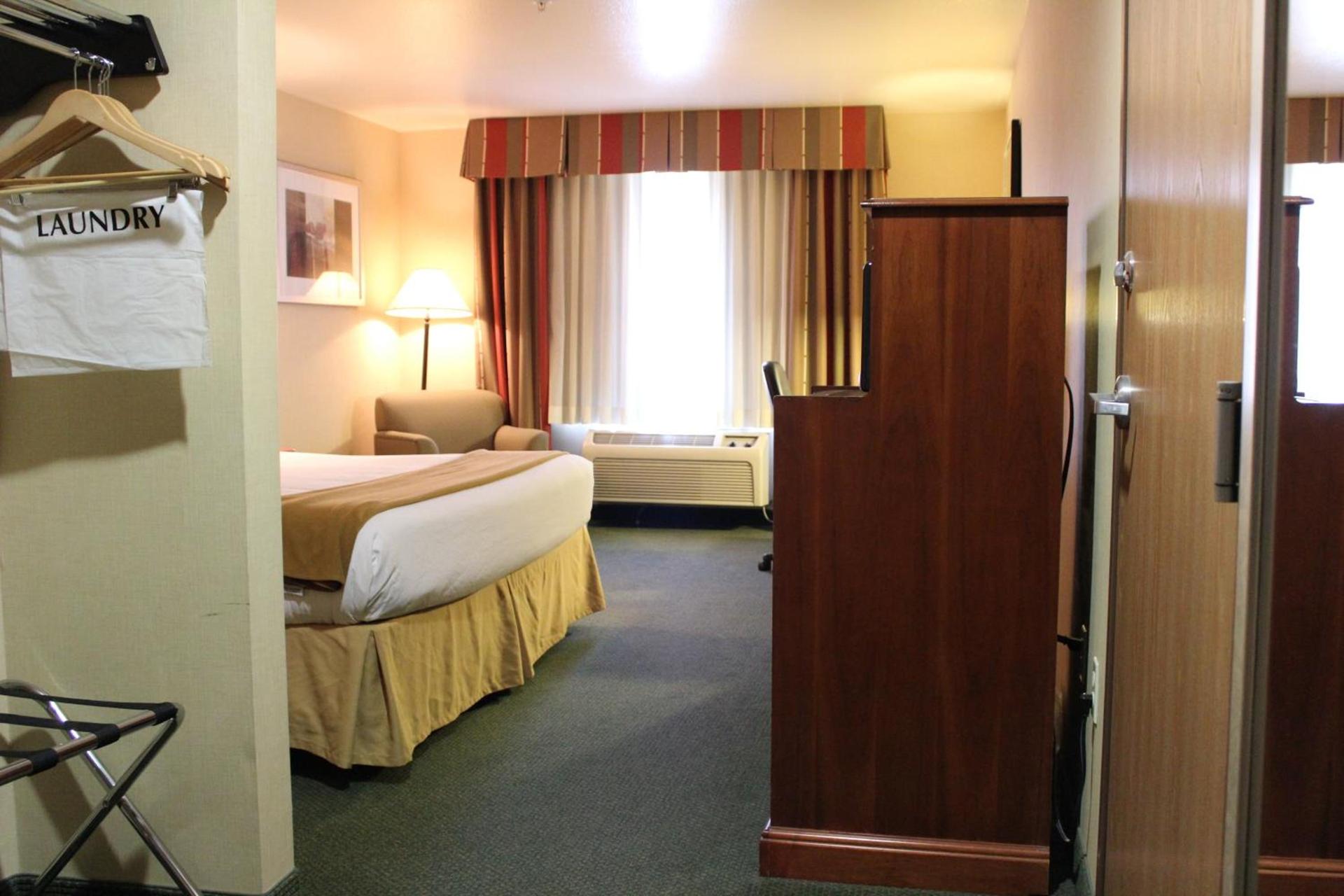 Holiday Inn Express Tehachapi by IHG photo 8