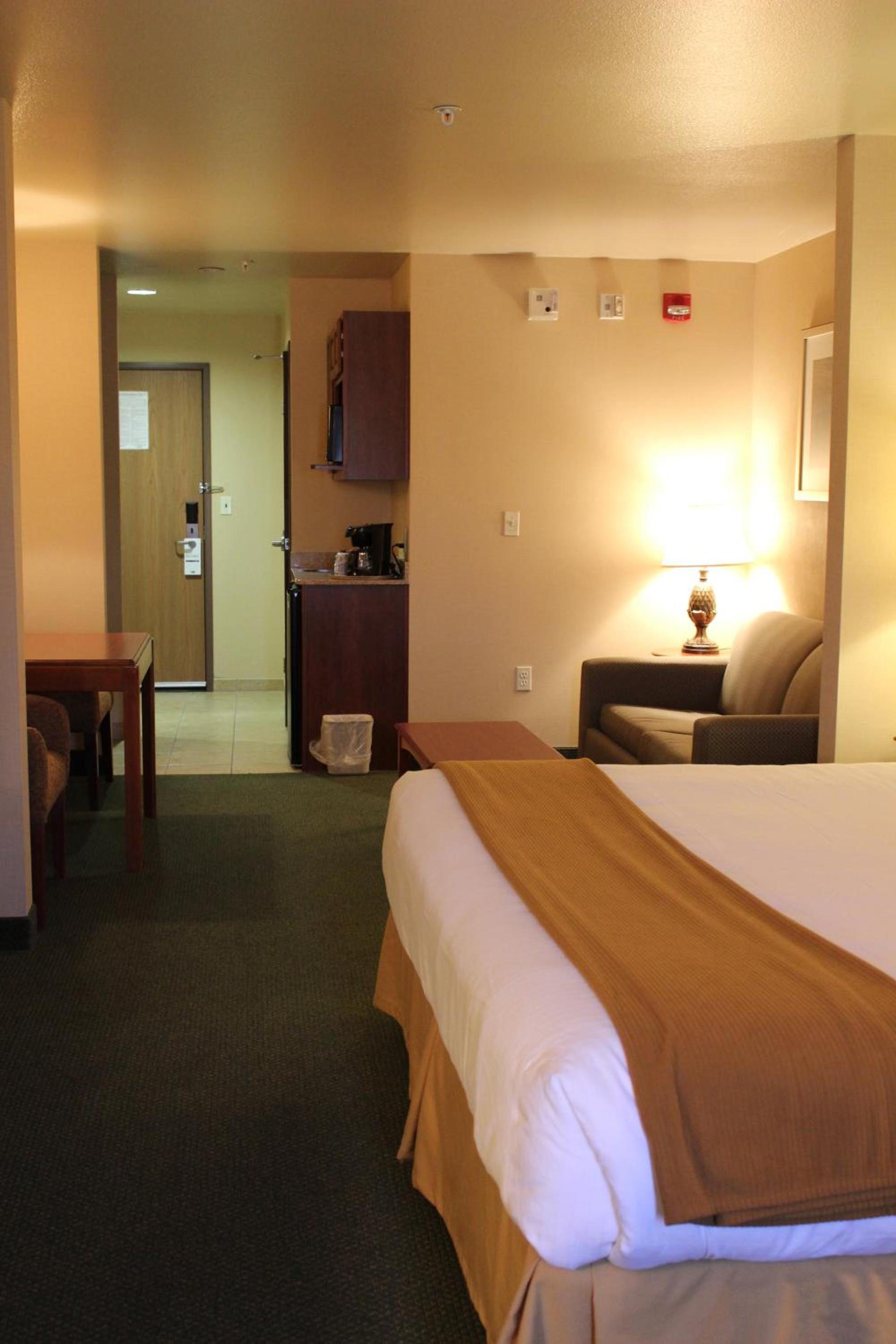Holiday Inn Express Tehachapi by IHG photo 32