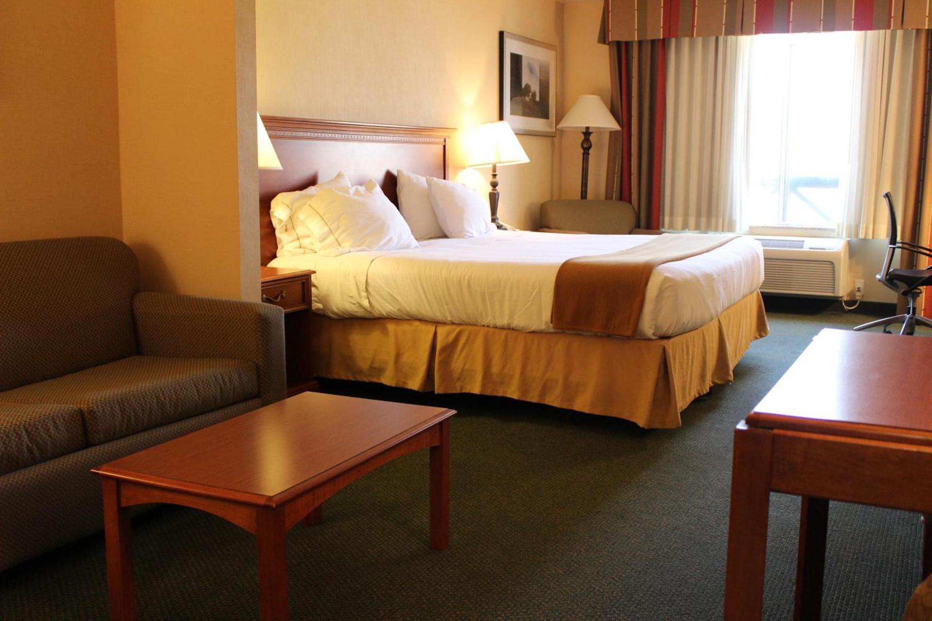 Holiday Inn Express Tehachapi by IHG photo 35