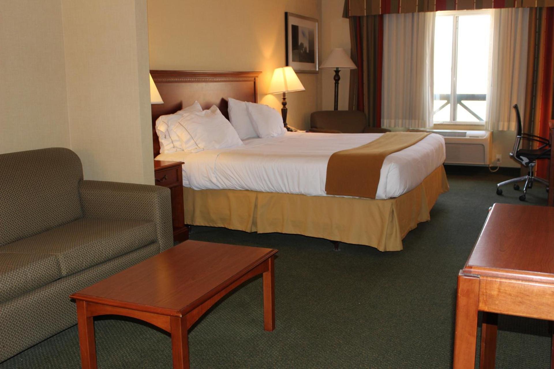 Holiday Inn Express Tehachapi by IHG photo 36