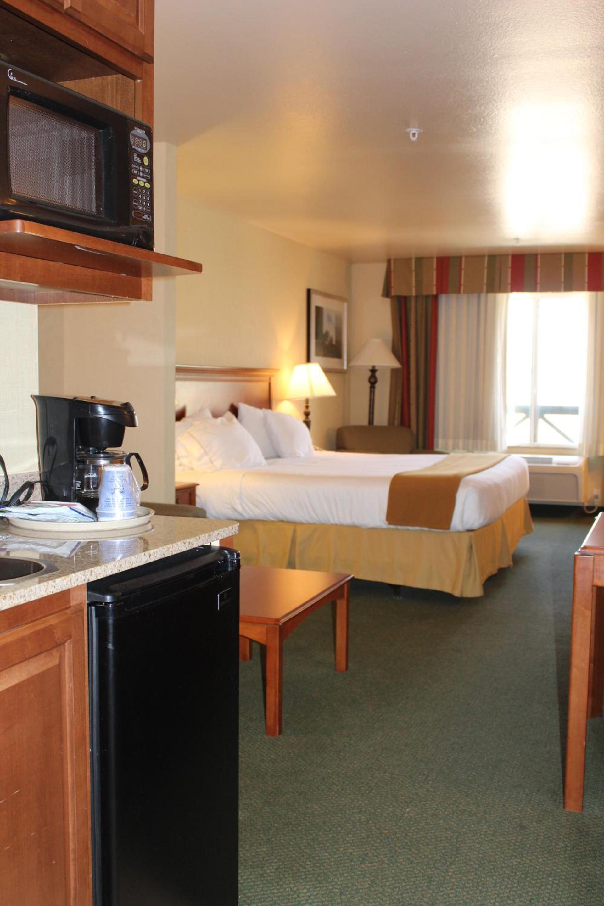 Holiday Inn Express Tehachapi by IHG photo 41