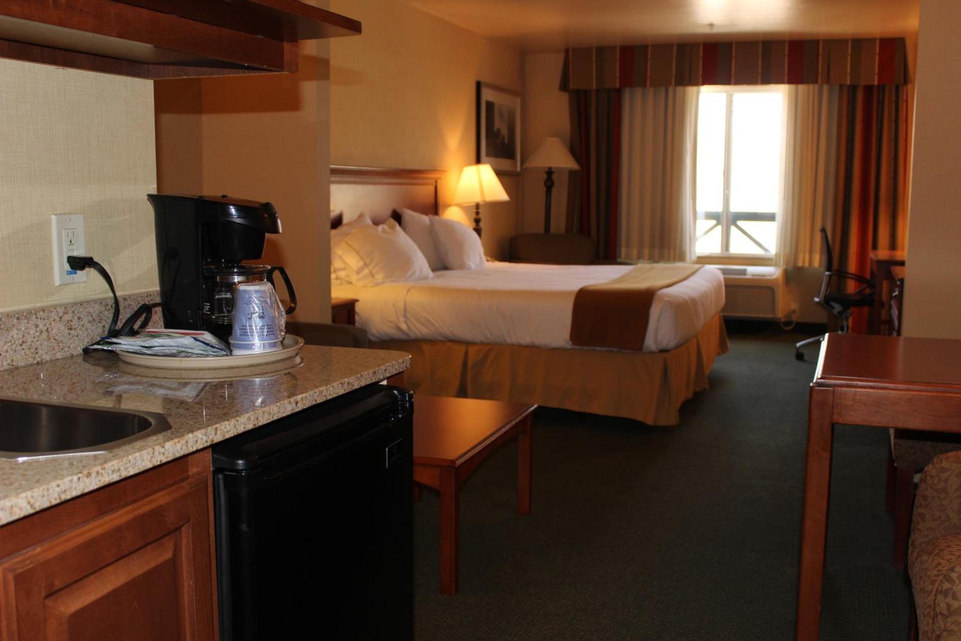 Holiday Inn Express Tehachapi by IHG photo 43