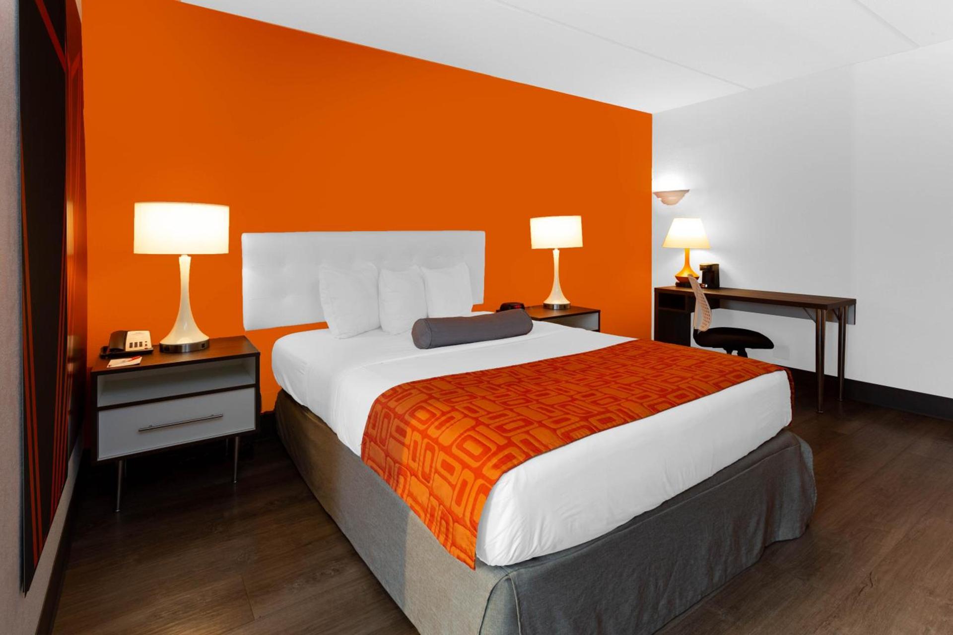 Howard Johnson by Wyndham Waukegan Great Lakes photo 26