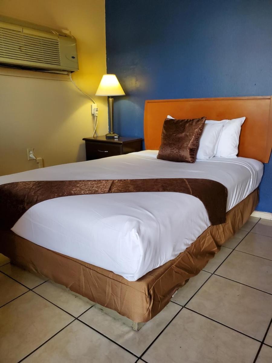 PineCrest Inn & Suites photo 5