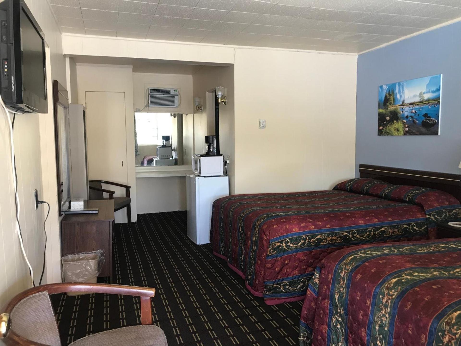Edgewood Motel photo 9