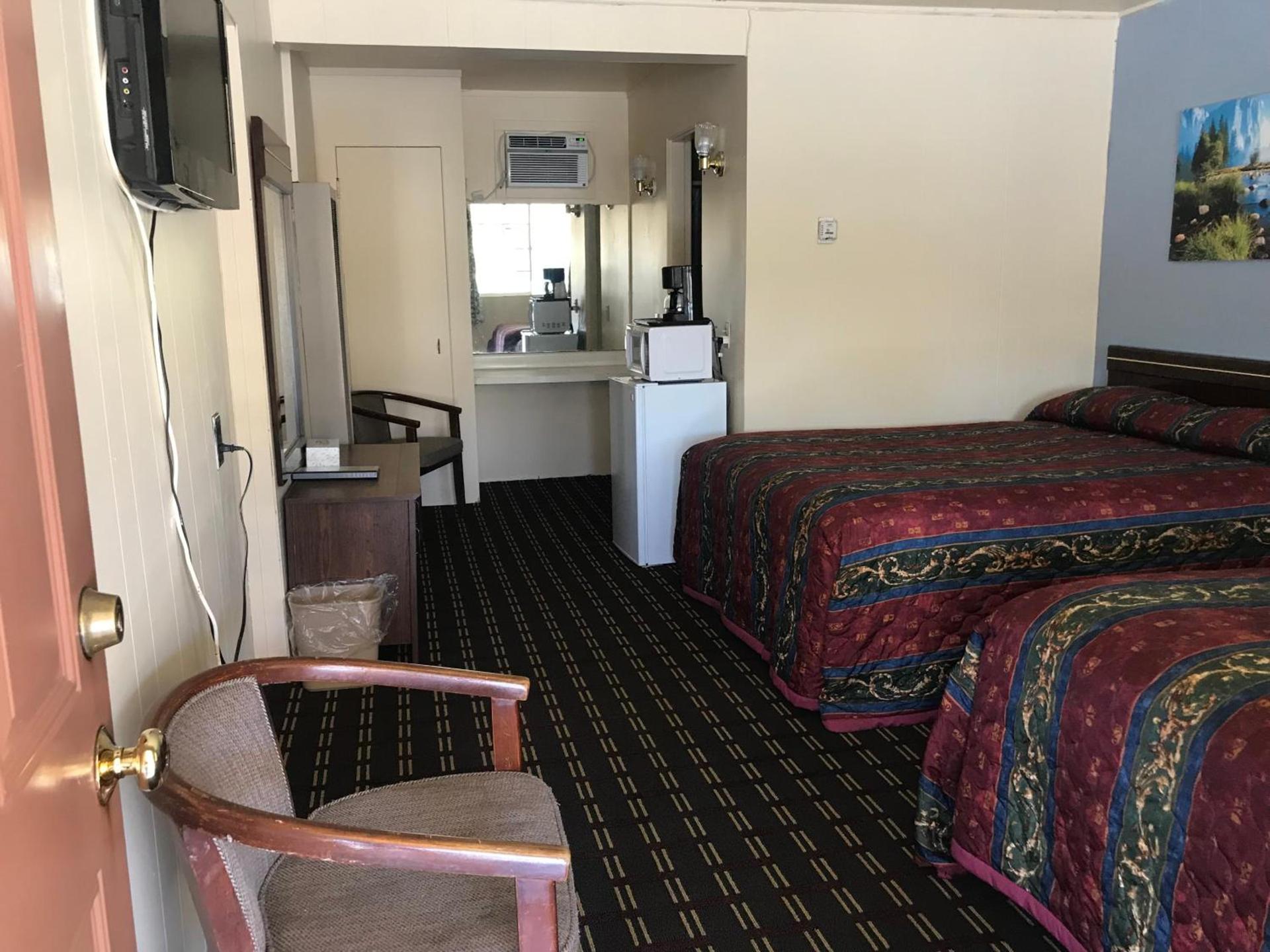 Edgewood Motel photo 8