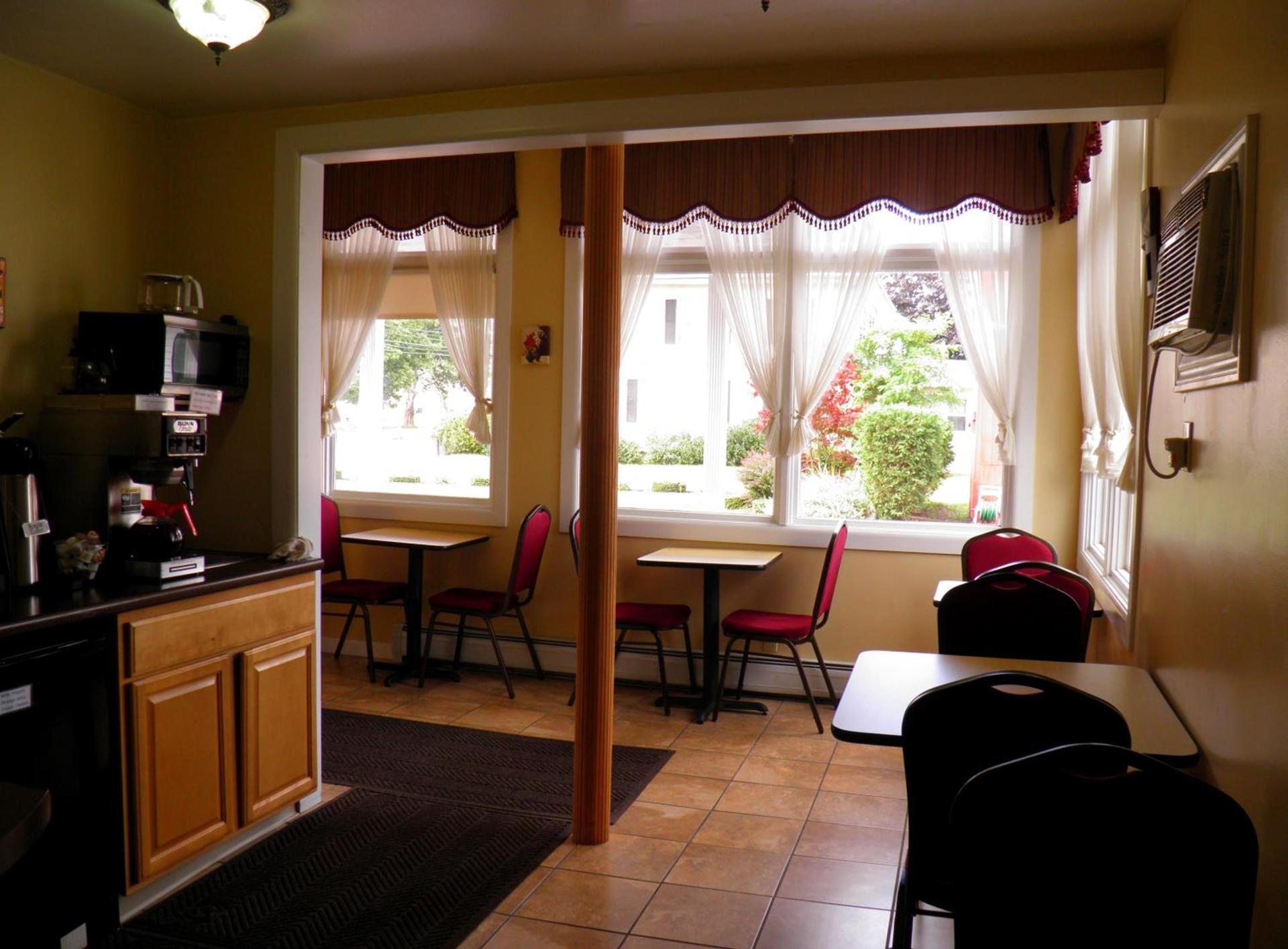 Travelers Inn photo 14