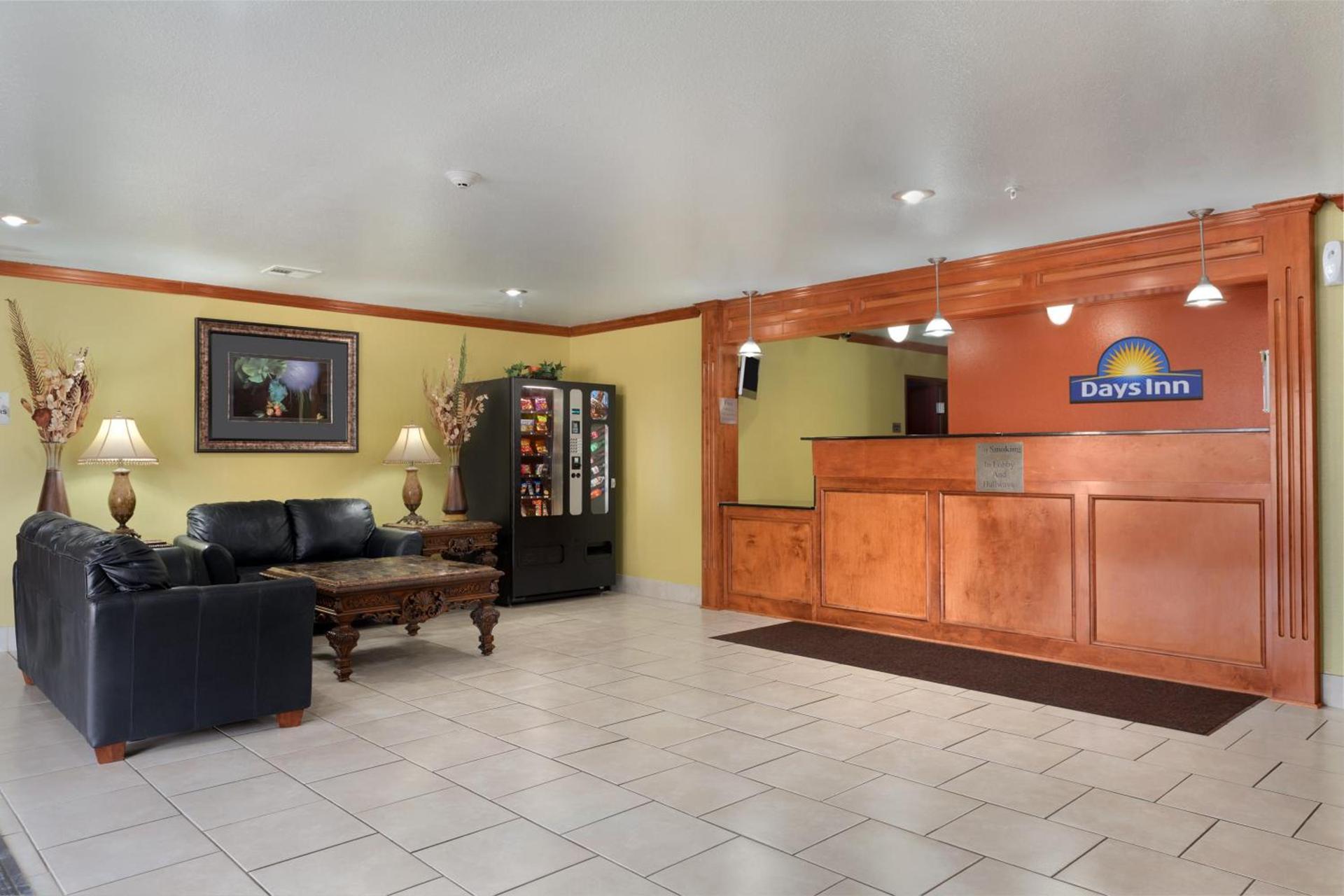 Days Inn by Wyndham Lumberton photo 17