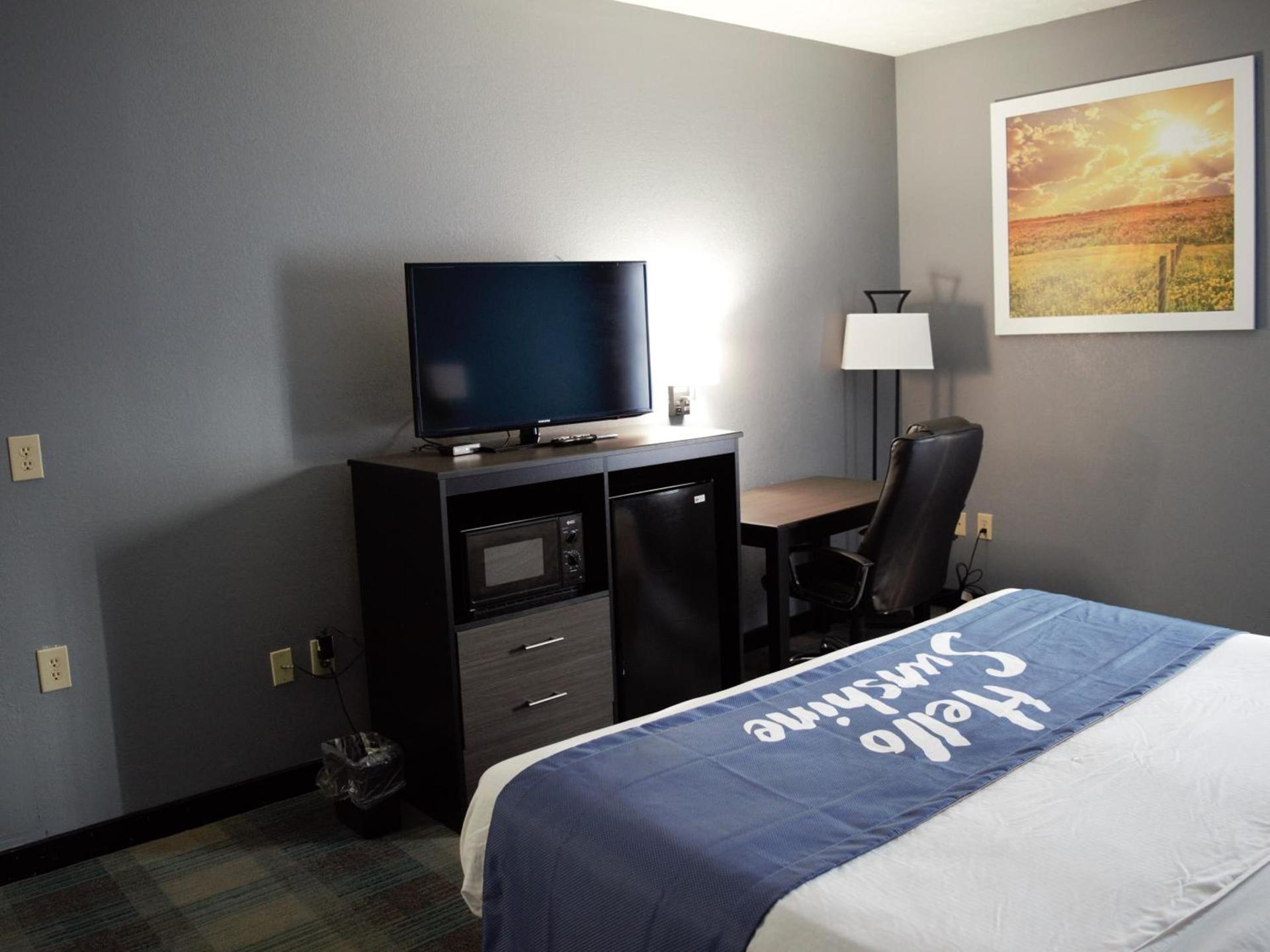 Days Inn by Wyndham Montgomery photo 18