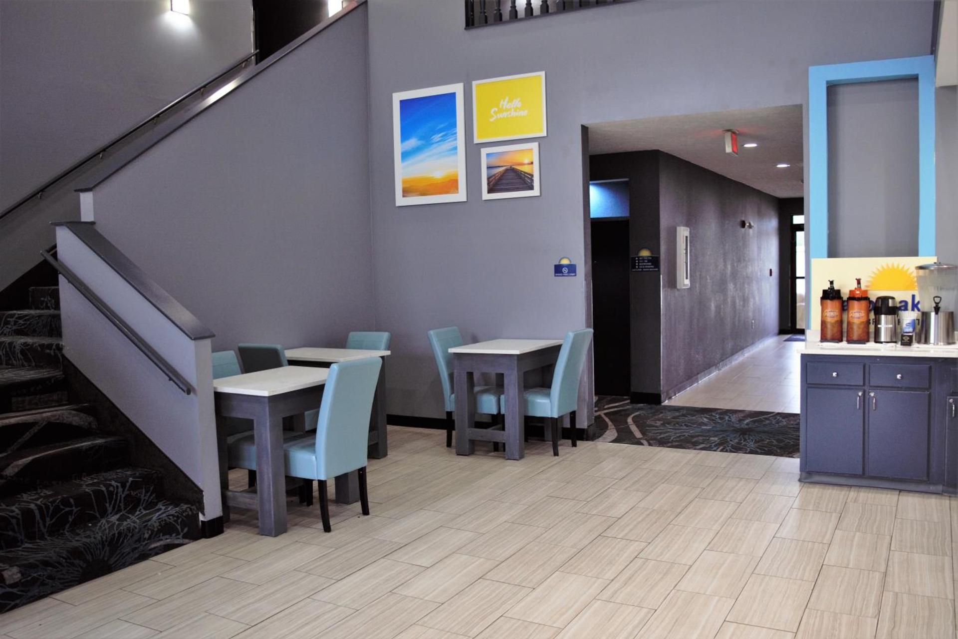Days Inn by Wyndham Montgomery photo 9