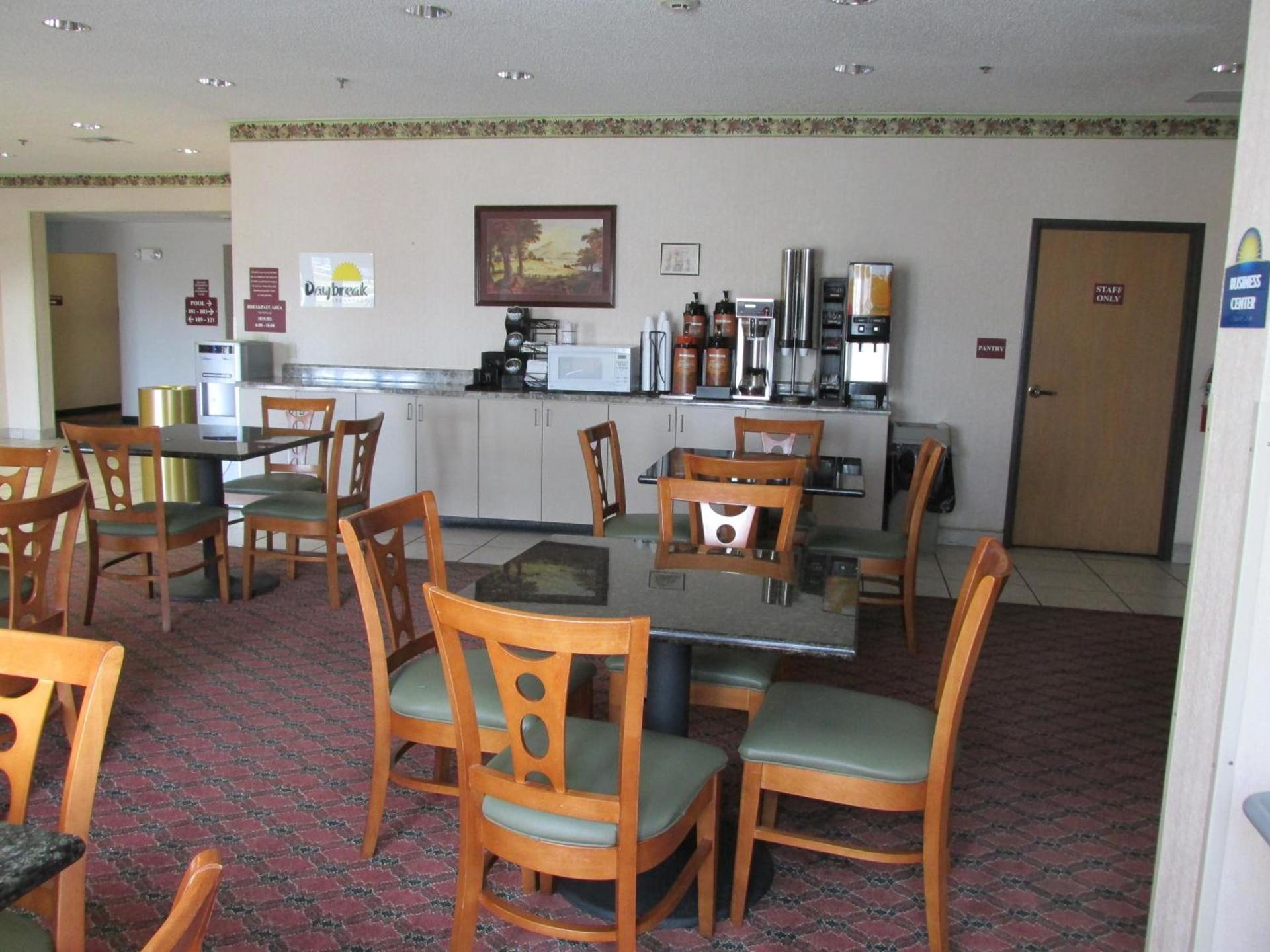 Days Inn by Wyndham Jefferson City photo 21