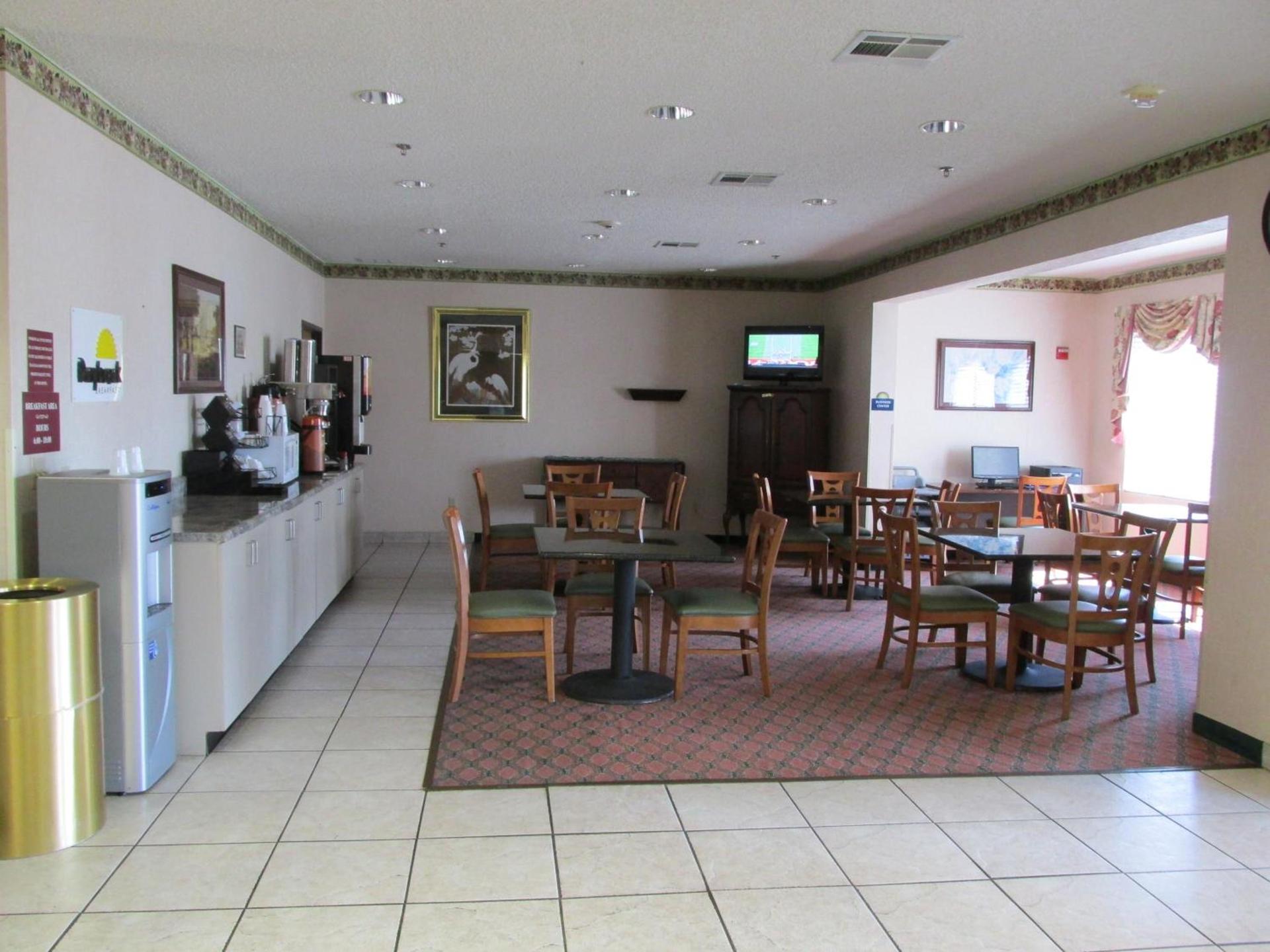Days Inn by Wyndham Jefferson City photo 20