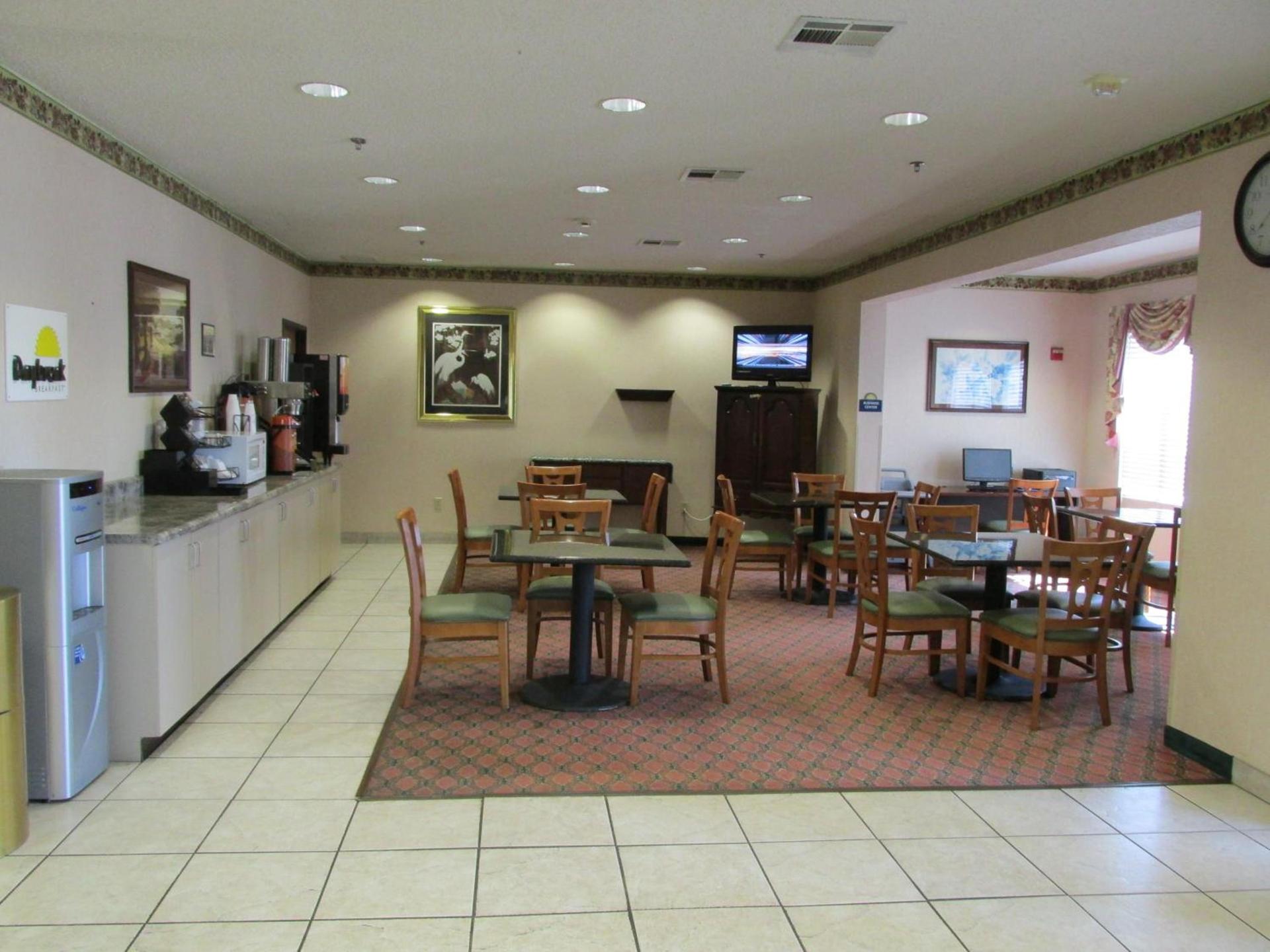 Days Inn by Wyndham Jefferson City photo 19