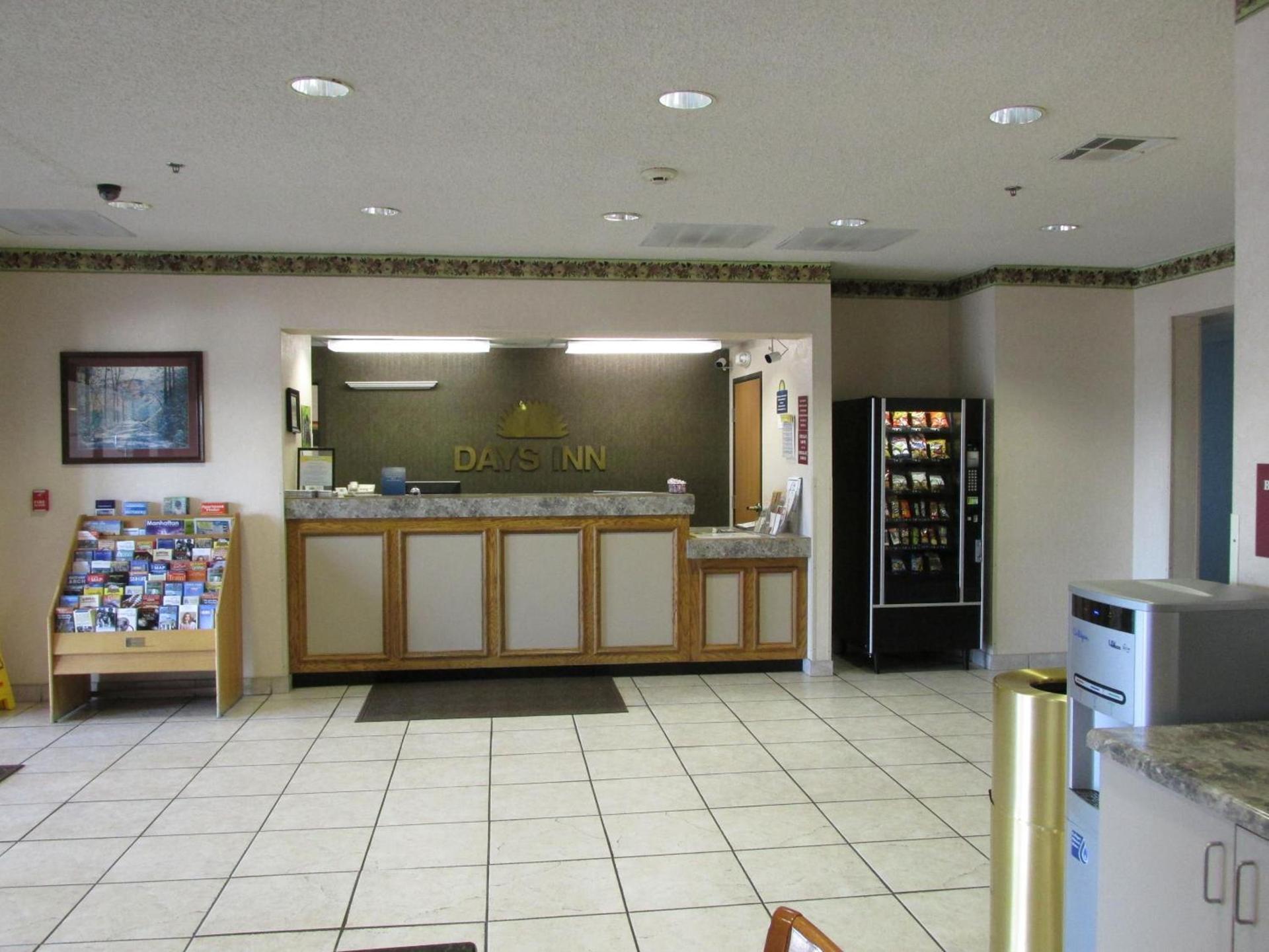 Days Inn by Wyndham Jefferson City photo 17