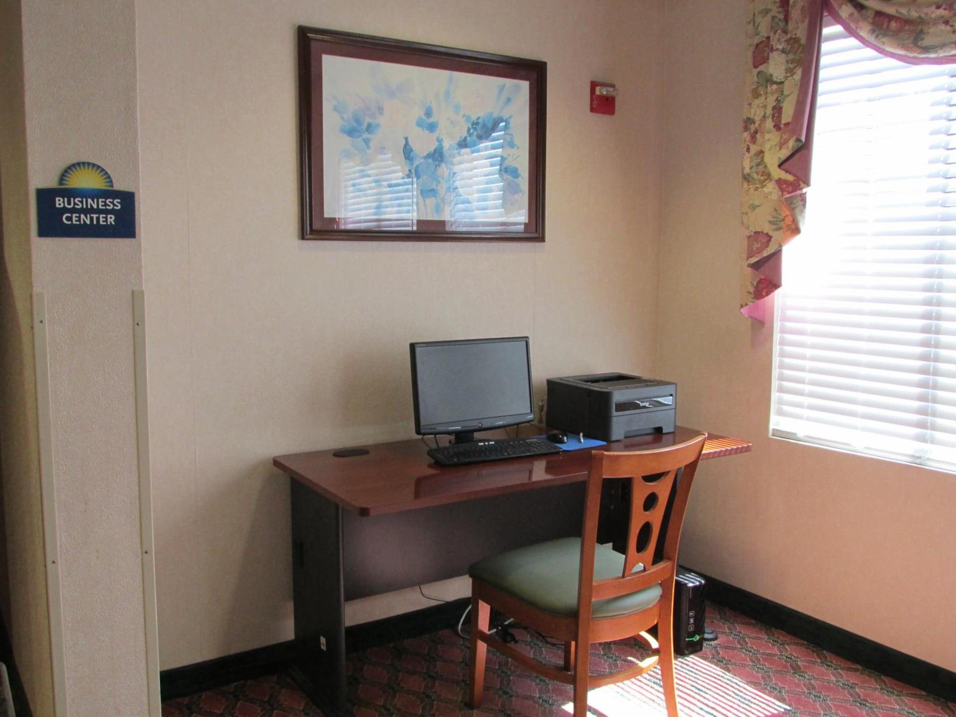 Days Inn by Wyndham Jefferson City photo 10