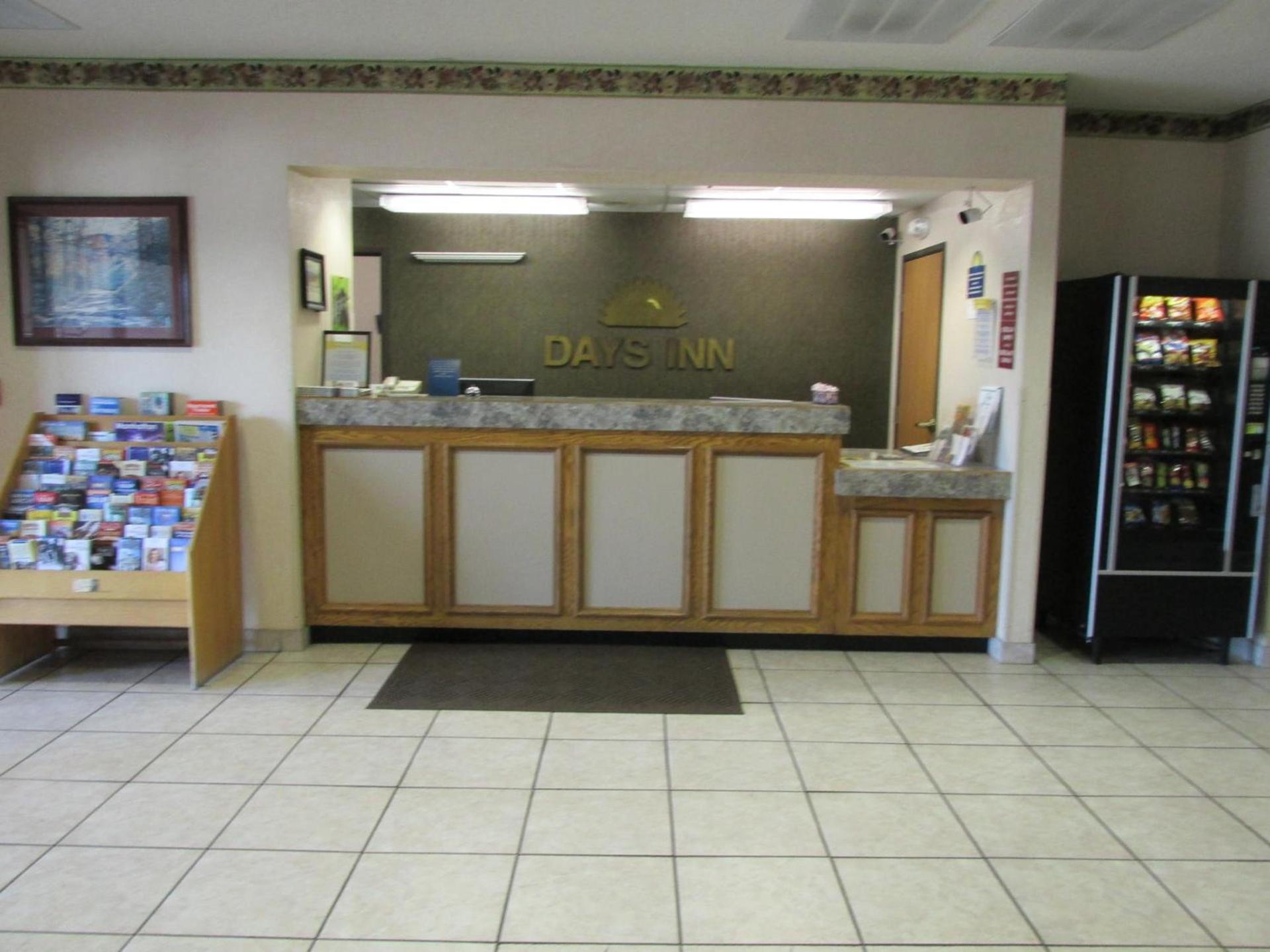 Days Inn by Wyndham Jefferson City photo 16