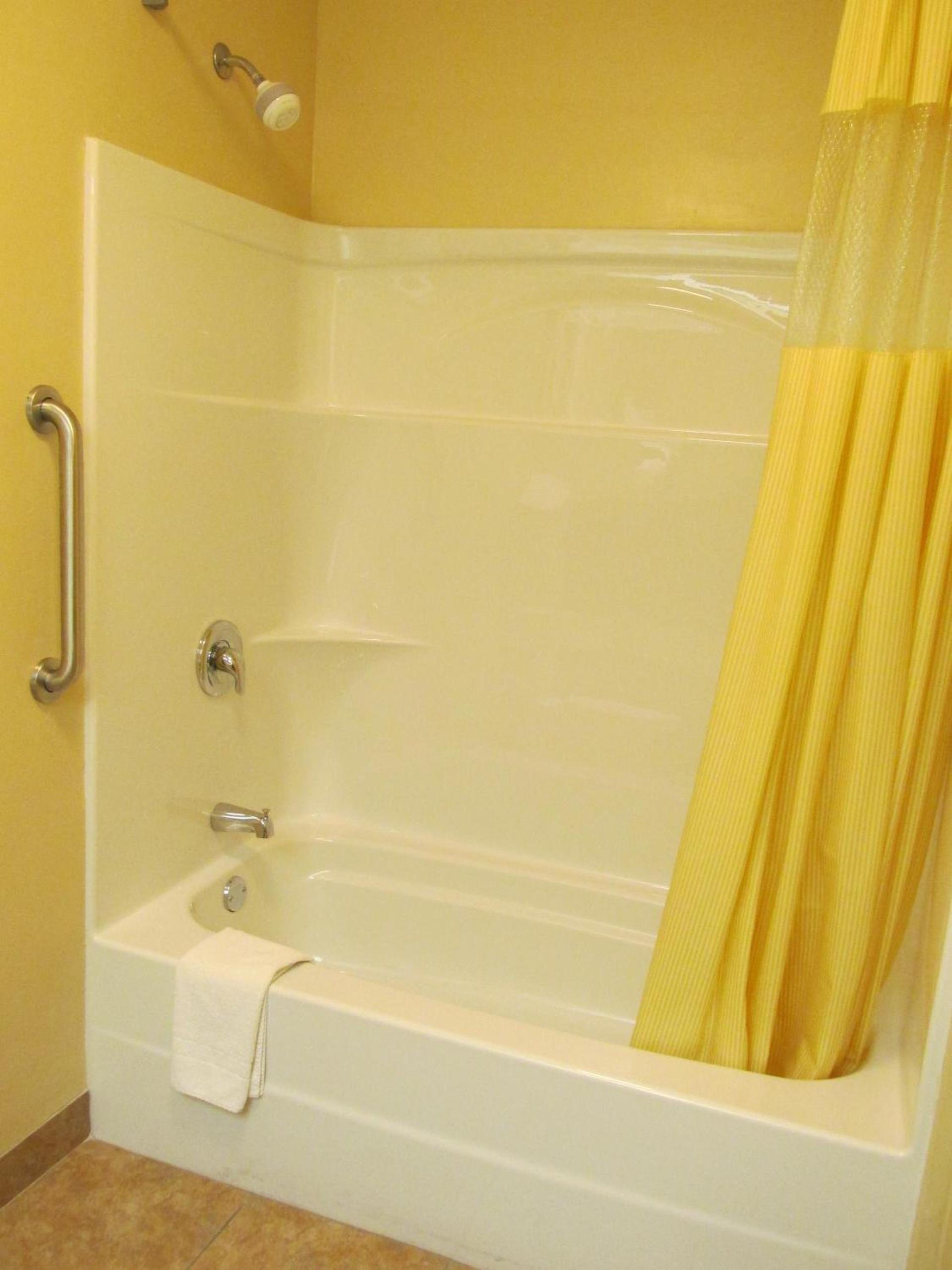 Days Inn by Wyndham Jefferson City photo 14