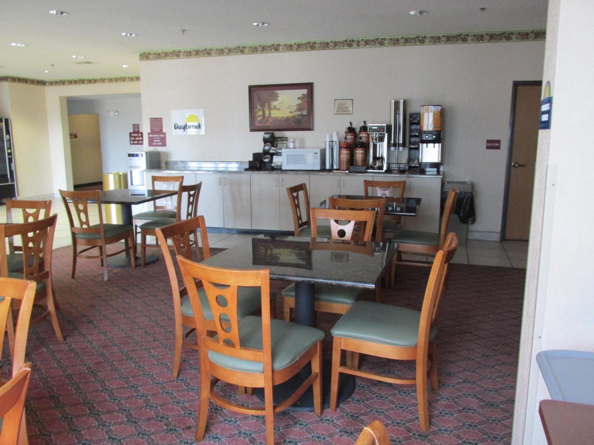 Days Inn by Wyndham Jefferson City photo 26