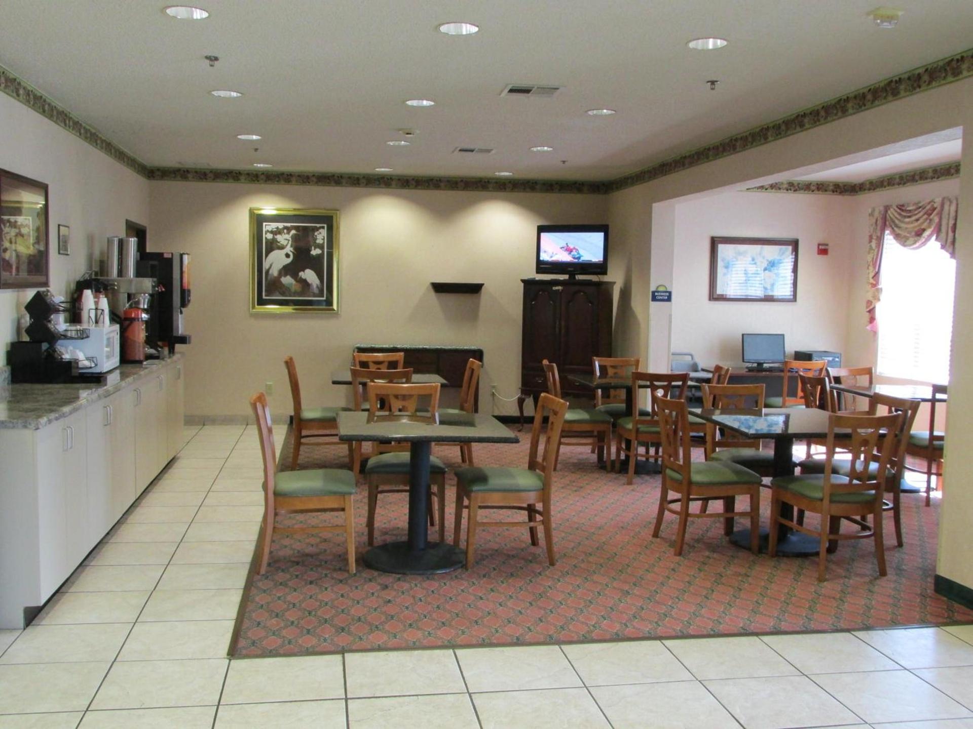 Days Inn by Wyndham Jefferson City photo 24