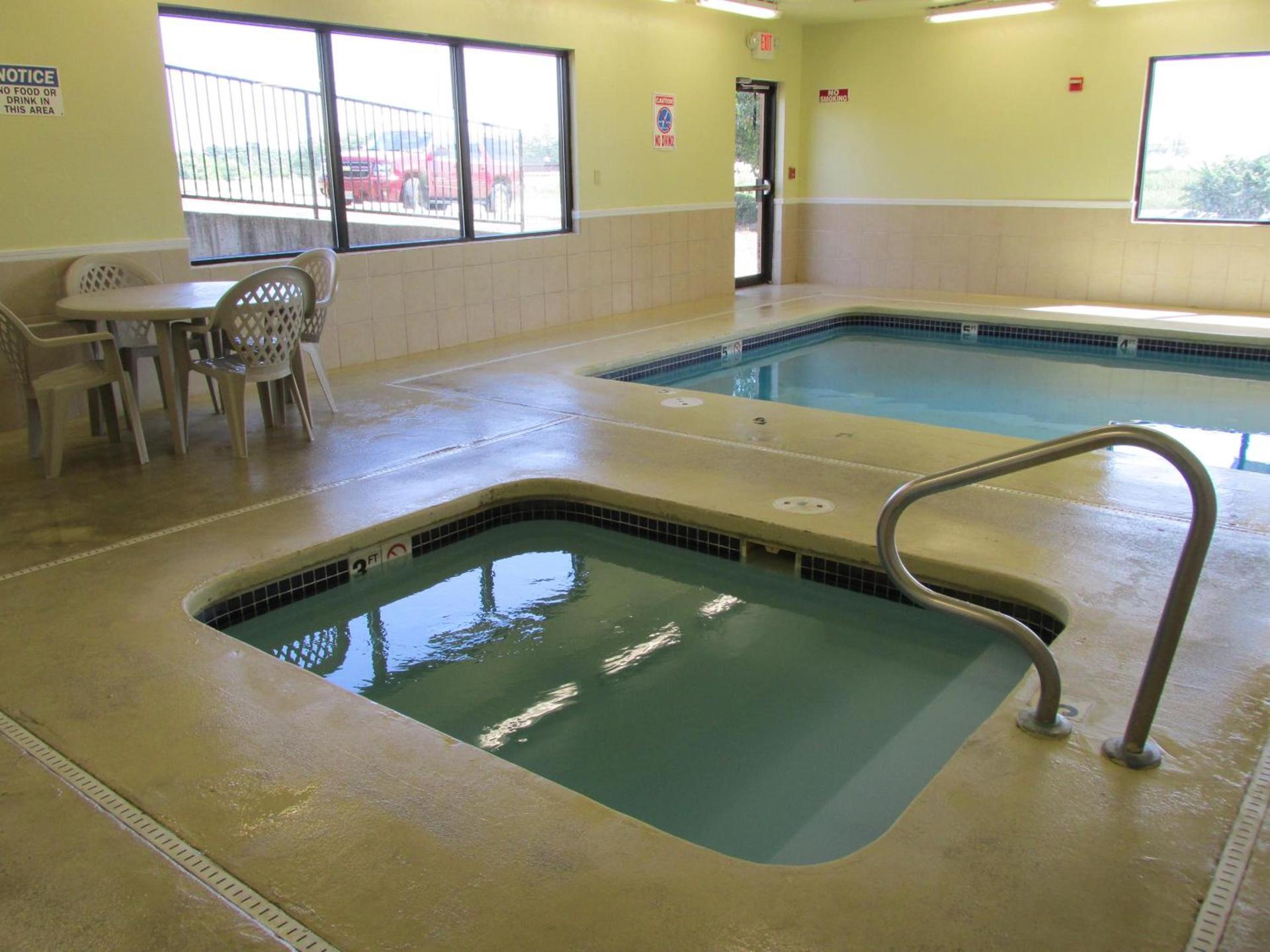 Days Inn by Wyndham Jefferson City photo 9