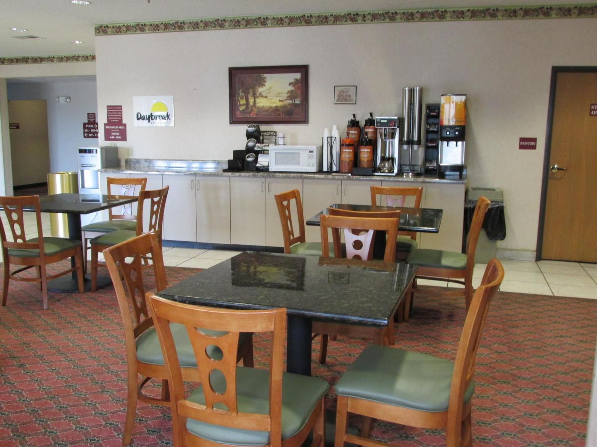 Days Inn by Wyndham Jefferson City photo 23