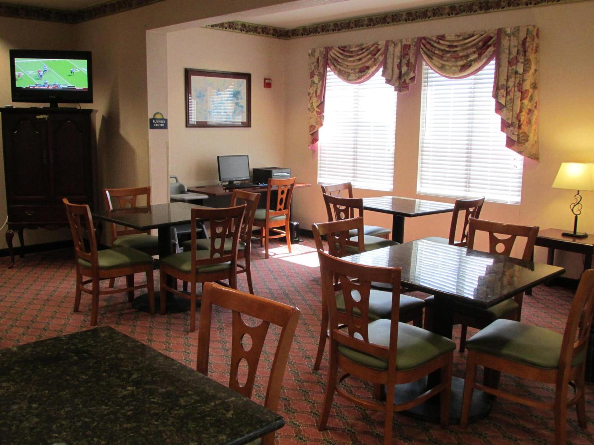Days Inn by Wyndham Jefferson City photo 22