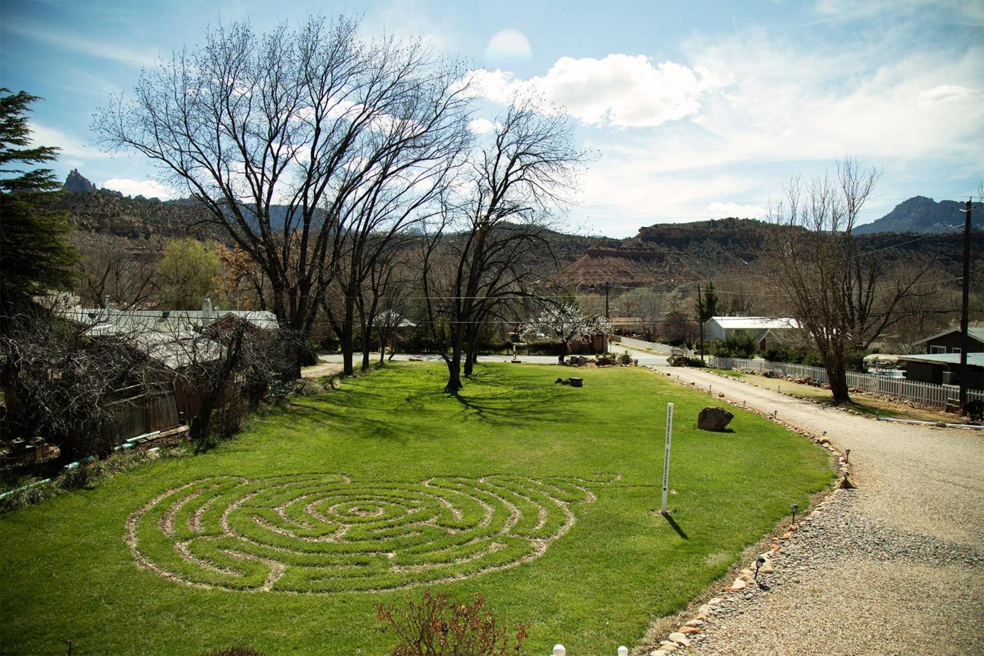 2 Cranes Inn - Zion photo 16