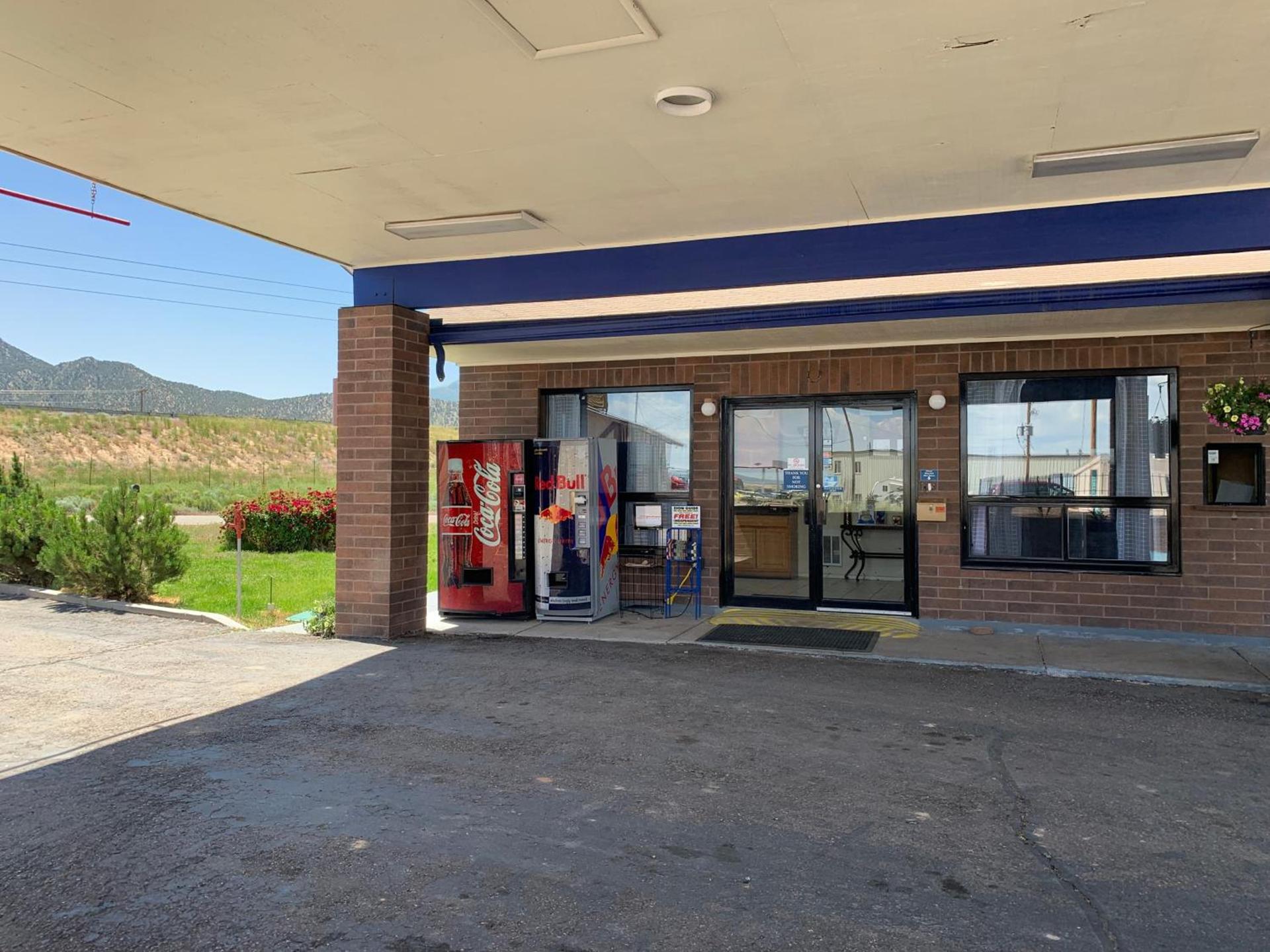 Travelodge by Wyndham Cedar City photo 6