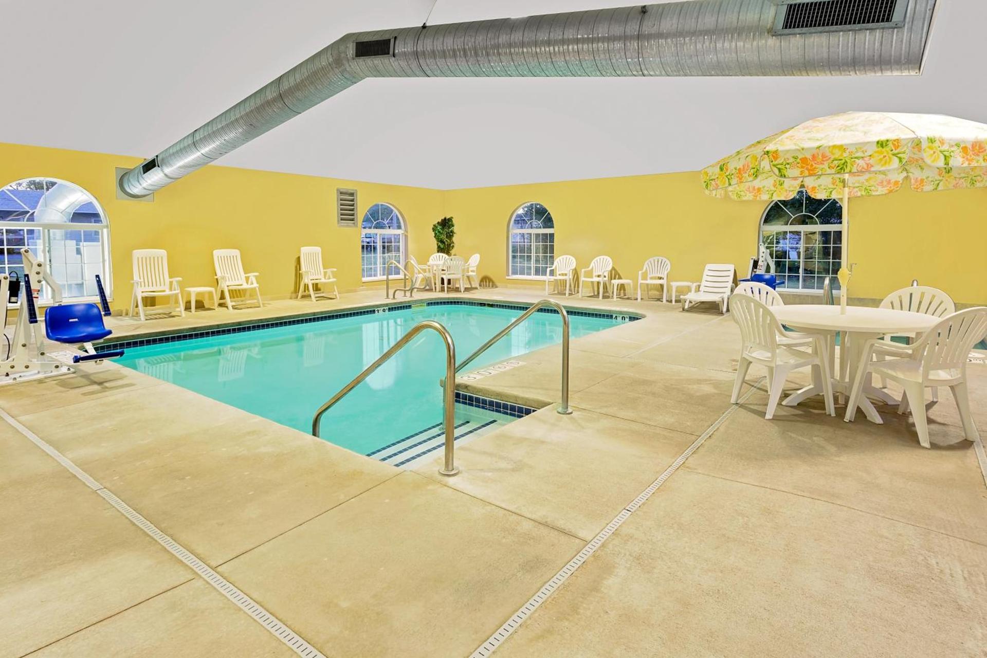Microtel Inn & Suites by Wyndham Prairie du Chien photo 20