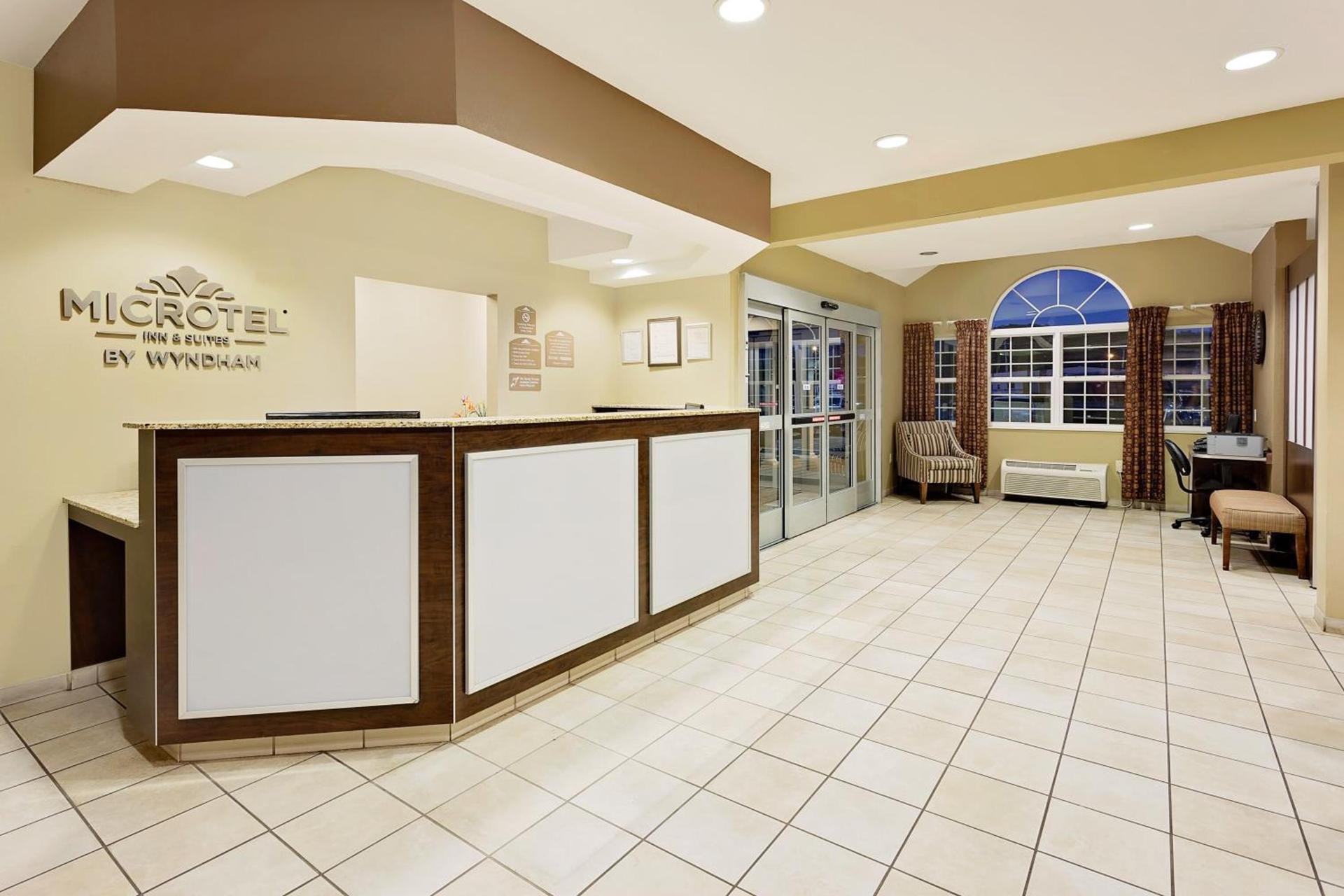 Microtel Inn & Suites by Wyndham Prairie du Chien photo 22
